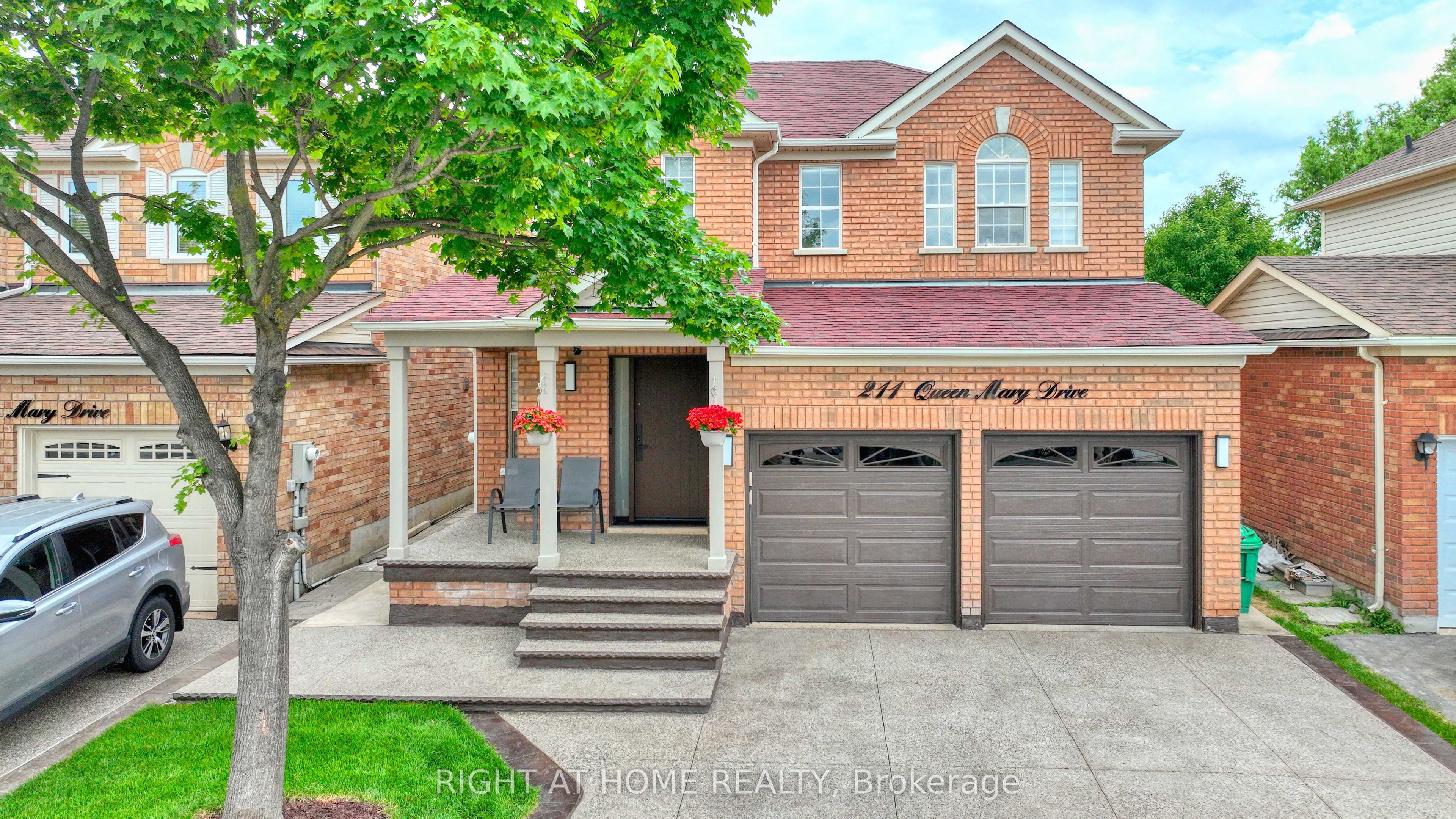 211 Queen Mary Drive, Brampton, ON L7A 1Y9