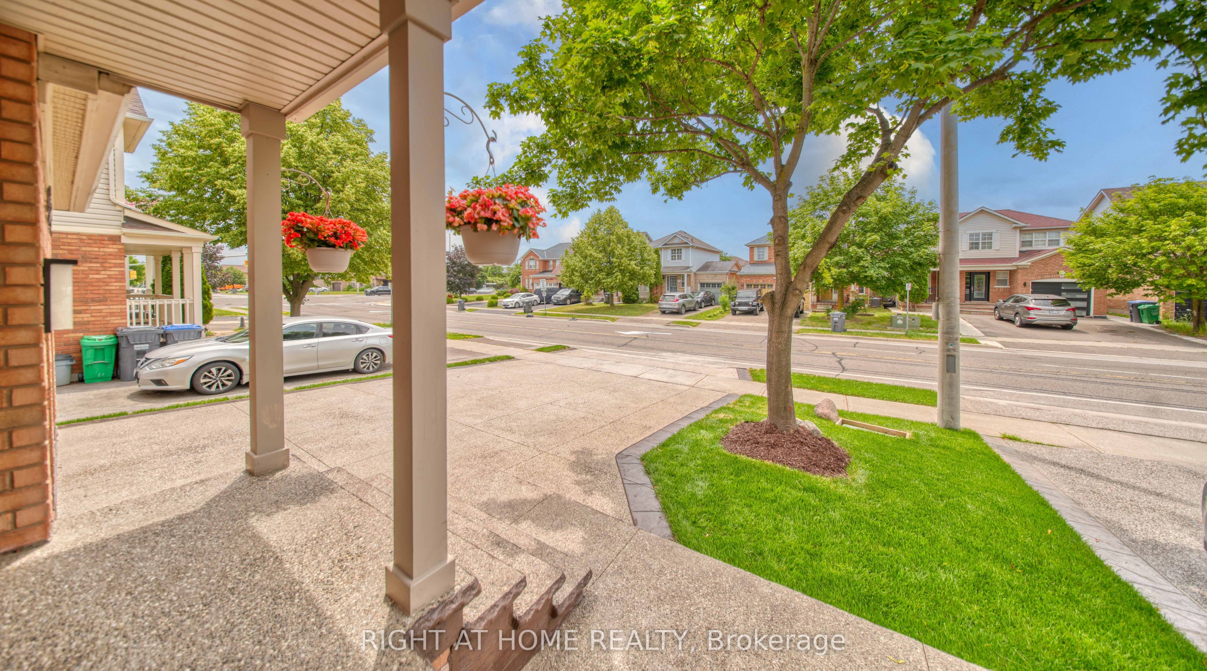 211 Queen Mary Drive, Brampton, ON L7A 1Y9 photo 4