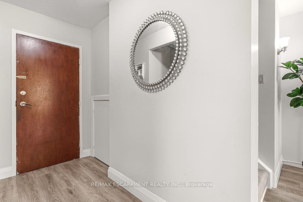 1066 Falgarwood Drive 154, Oakville, ON L6H 2P3 photo 3