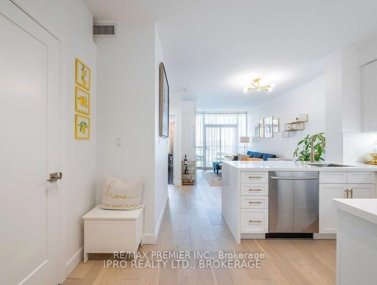 3391 Bloor Street W 411, Toronto, ON M8X 1G3 photo 3