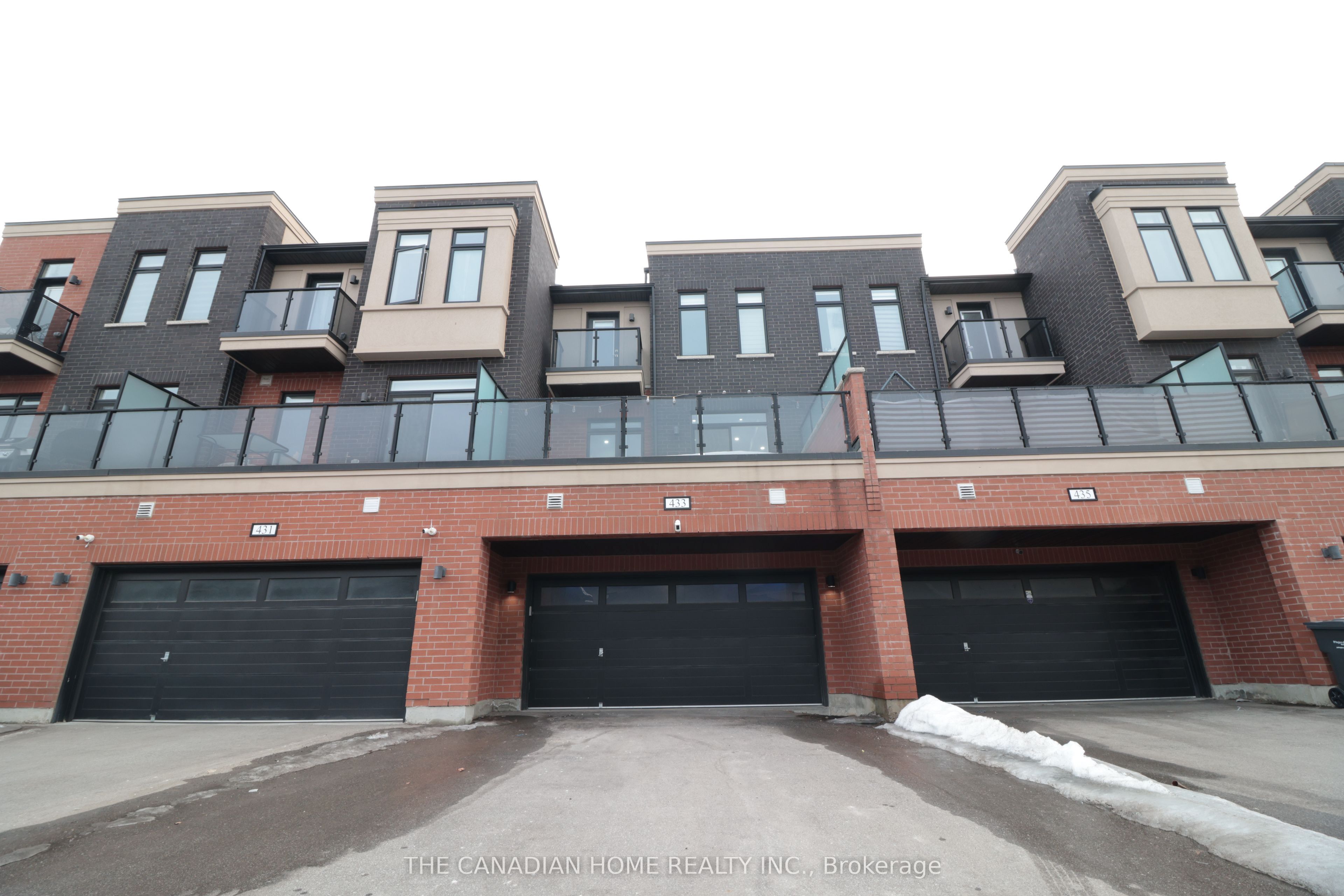 433 Veterans Drive, Brampton, ON L7A 4Z1 photo 2