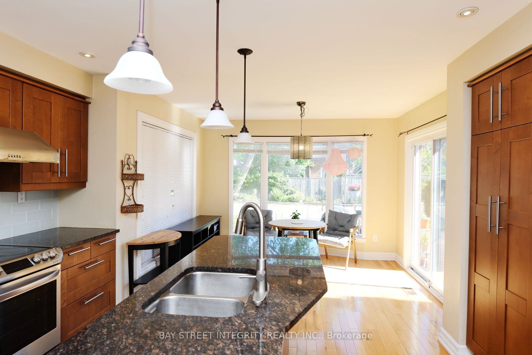 1213 Rosethorne Road, Oakville, ON L6M 1H5 photo 4