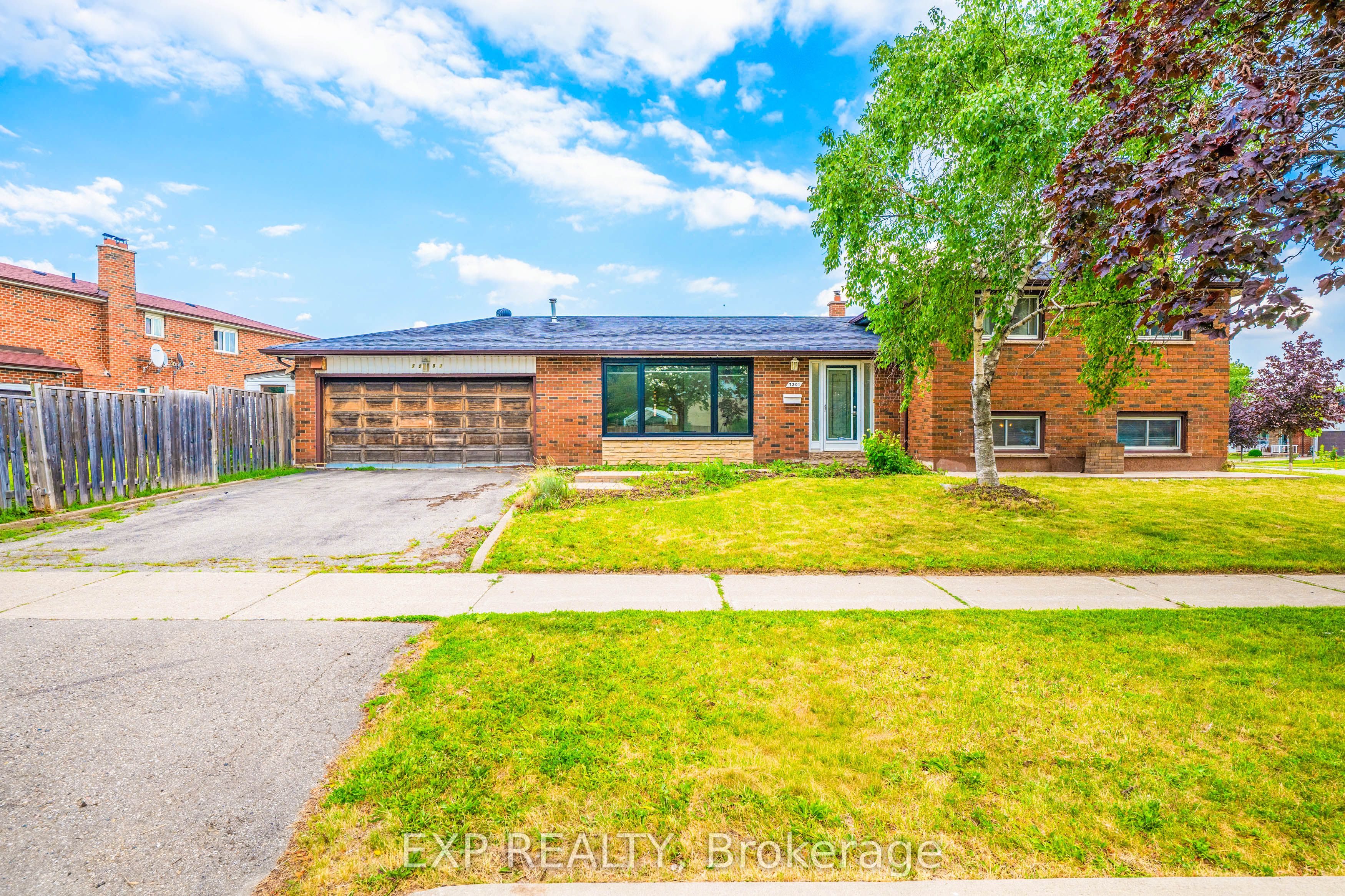 7201 Sigsbee Drive, Mississauga, ON L4T 3L6