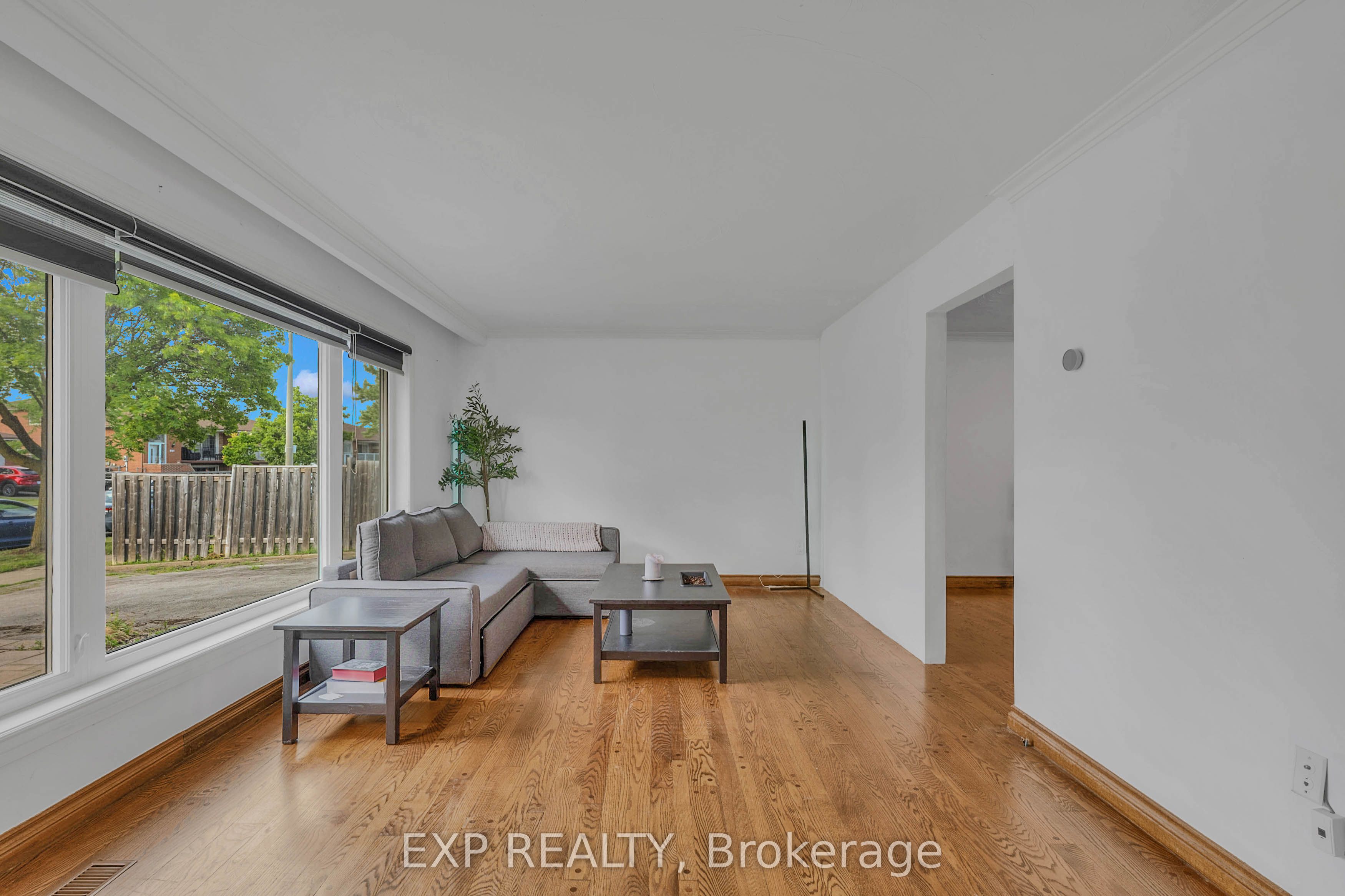 7201 Sigsbee Drive, Mississauga, ON L4T 3L6 photo 5