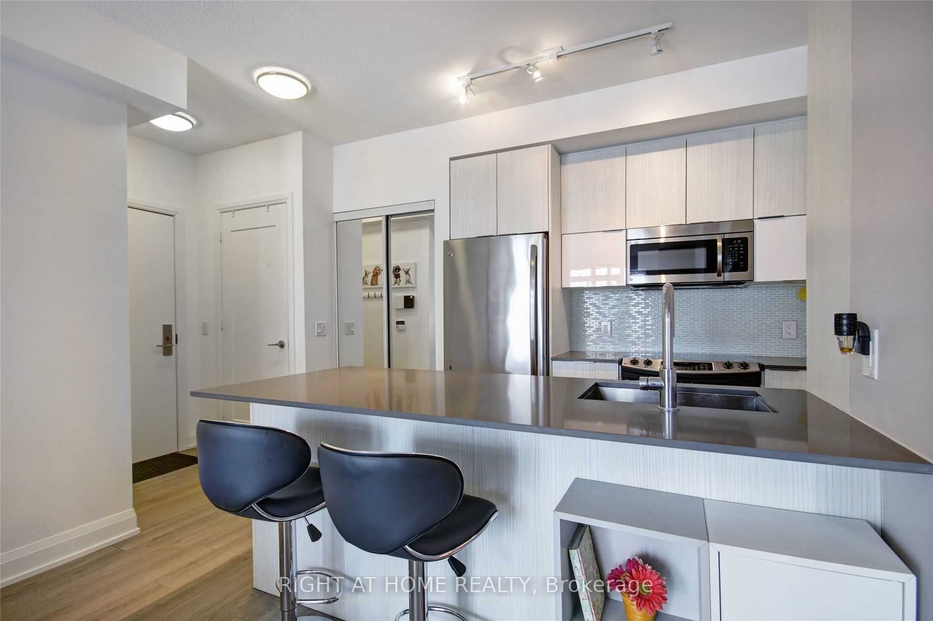 56 Annie Craig Drive 3204, Toronto, ON M8V 0C5 photo 2