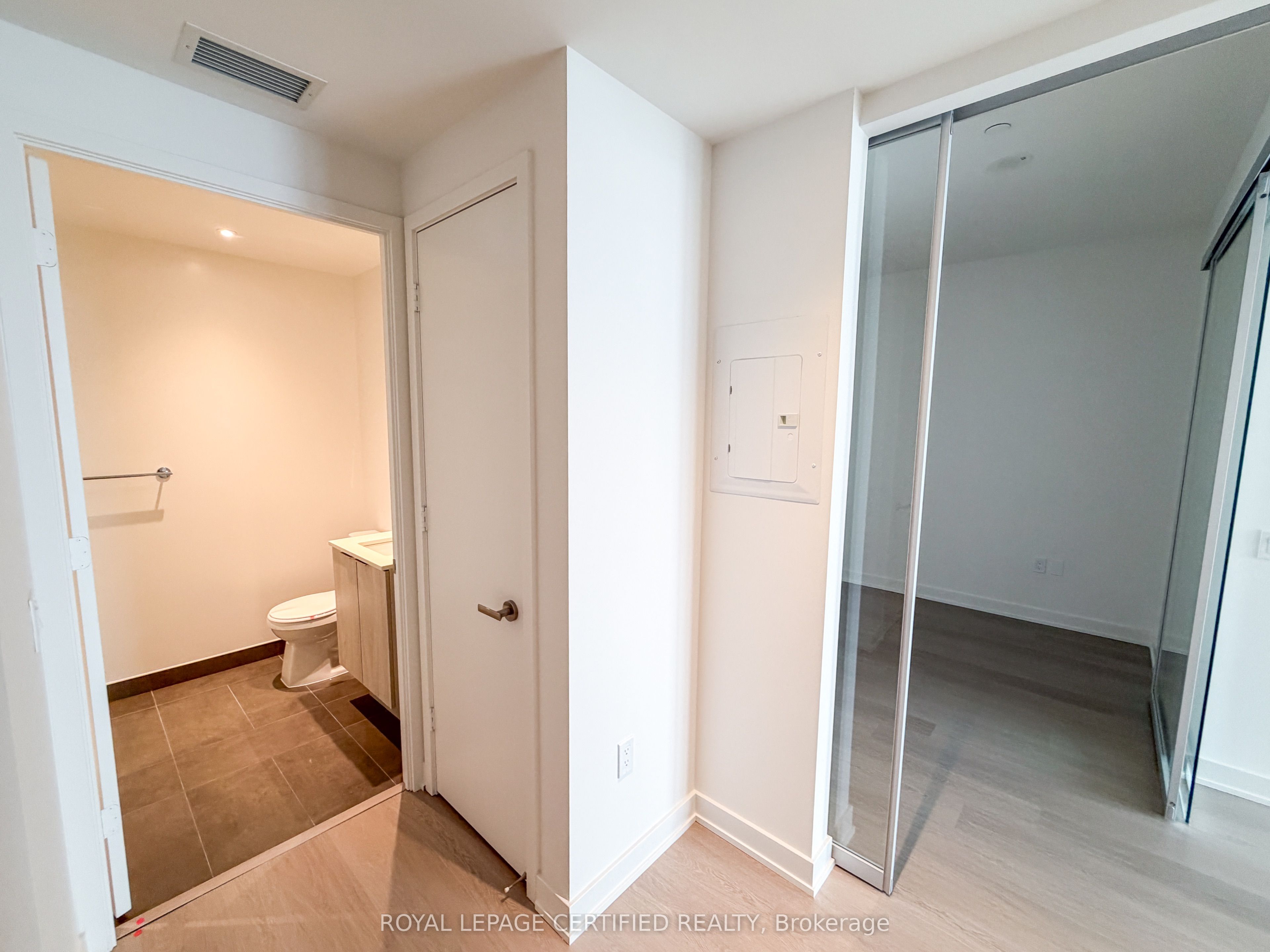 448 Burnhamthorpe Rd W N/A 6407, Mississauga, ON L5B 0R4 photo 4