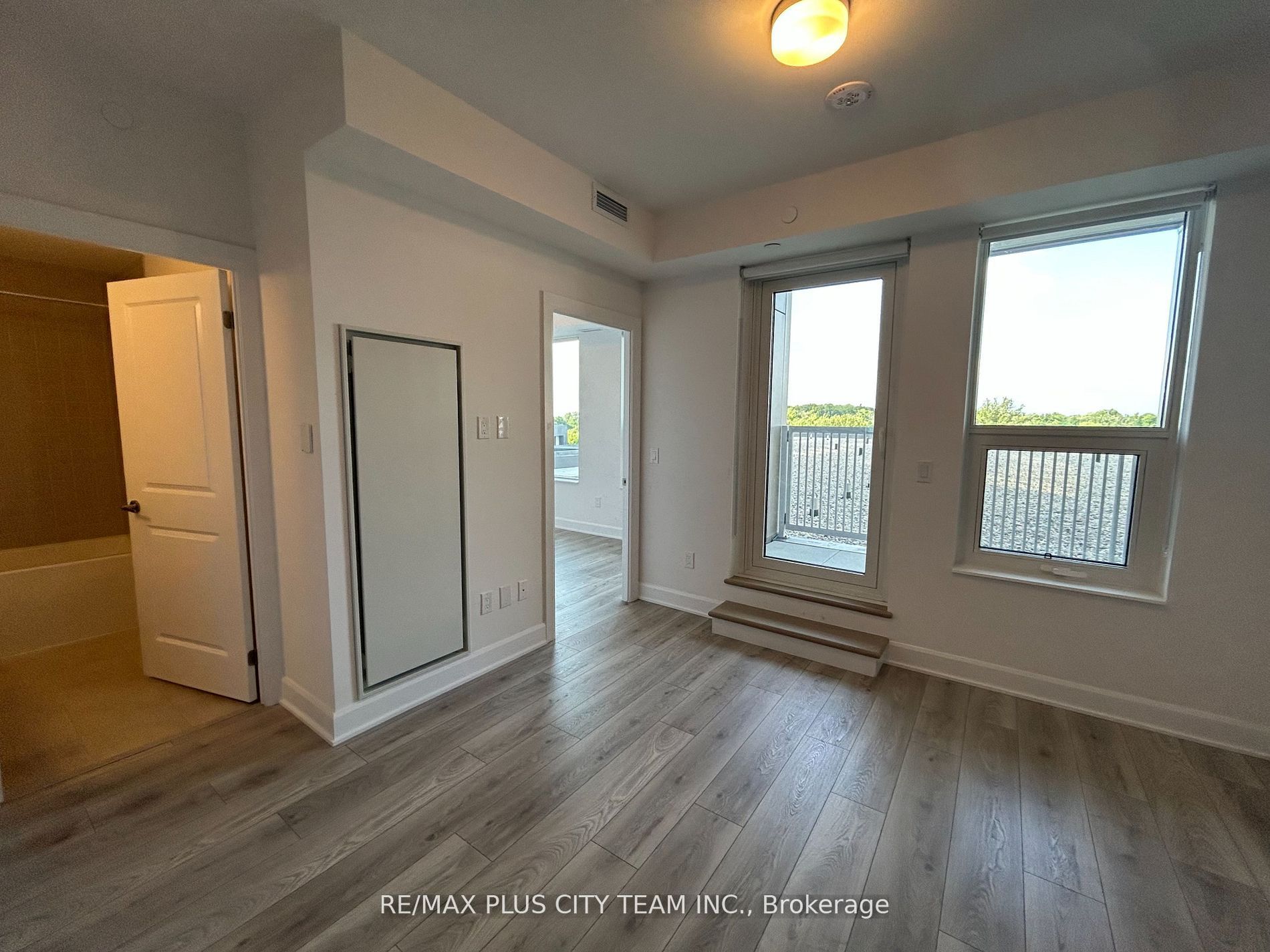 3240 William Coltson Avenue 506, Oakville, ON L6H 8C8 photo 2
