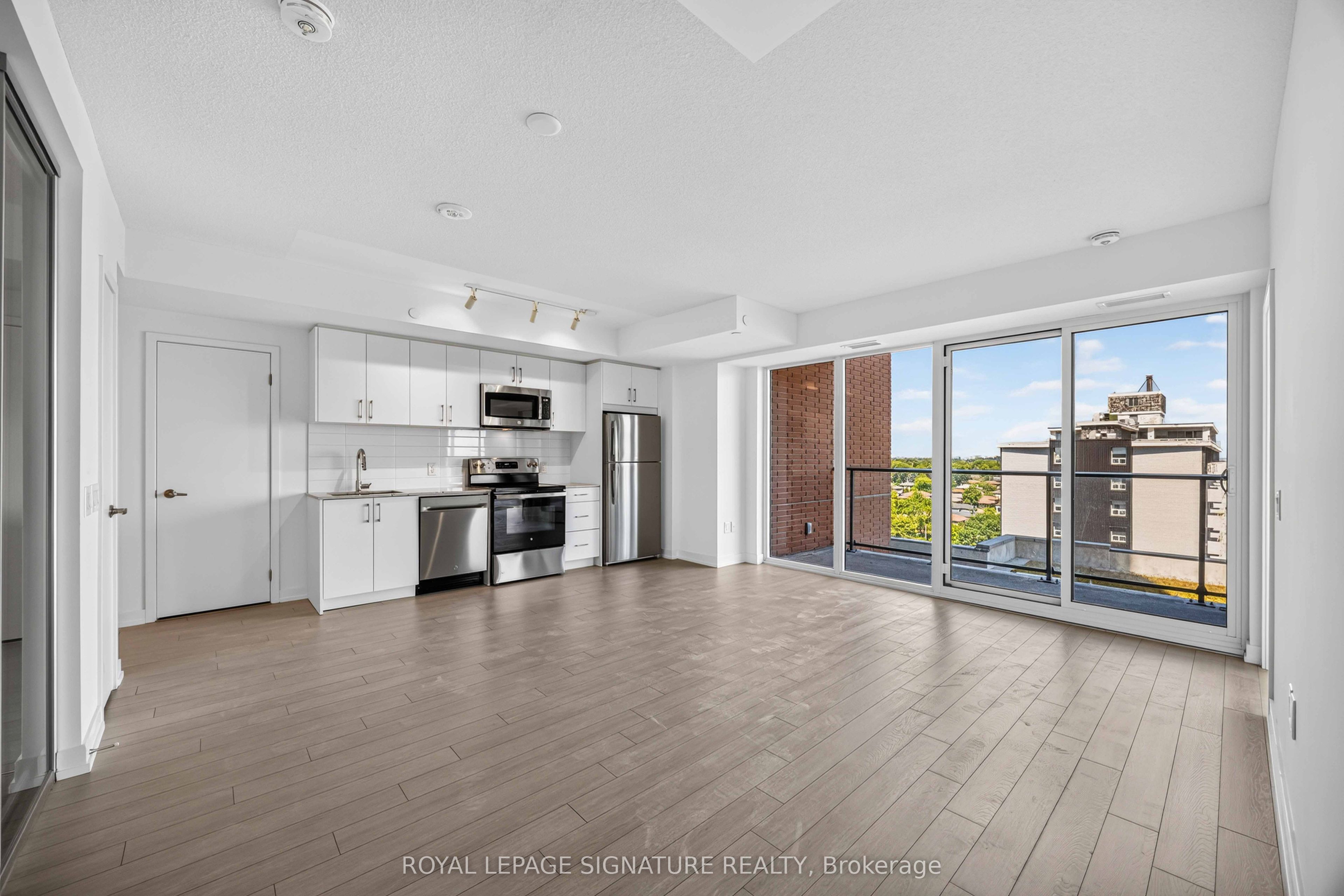4010 Eglinton Avenue W 1021, Toronto, ON M9A 0G5 photo 3