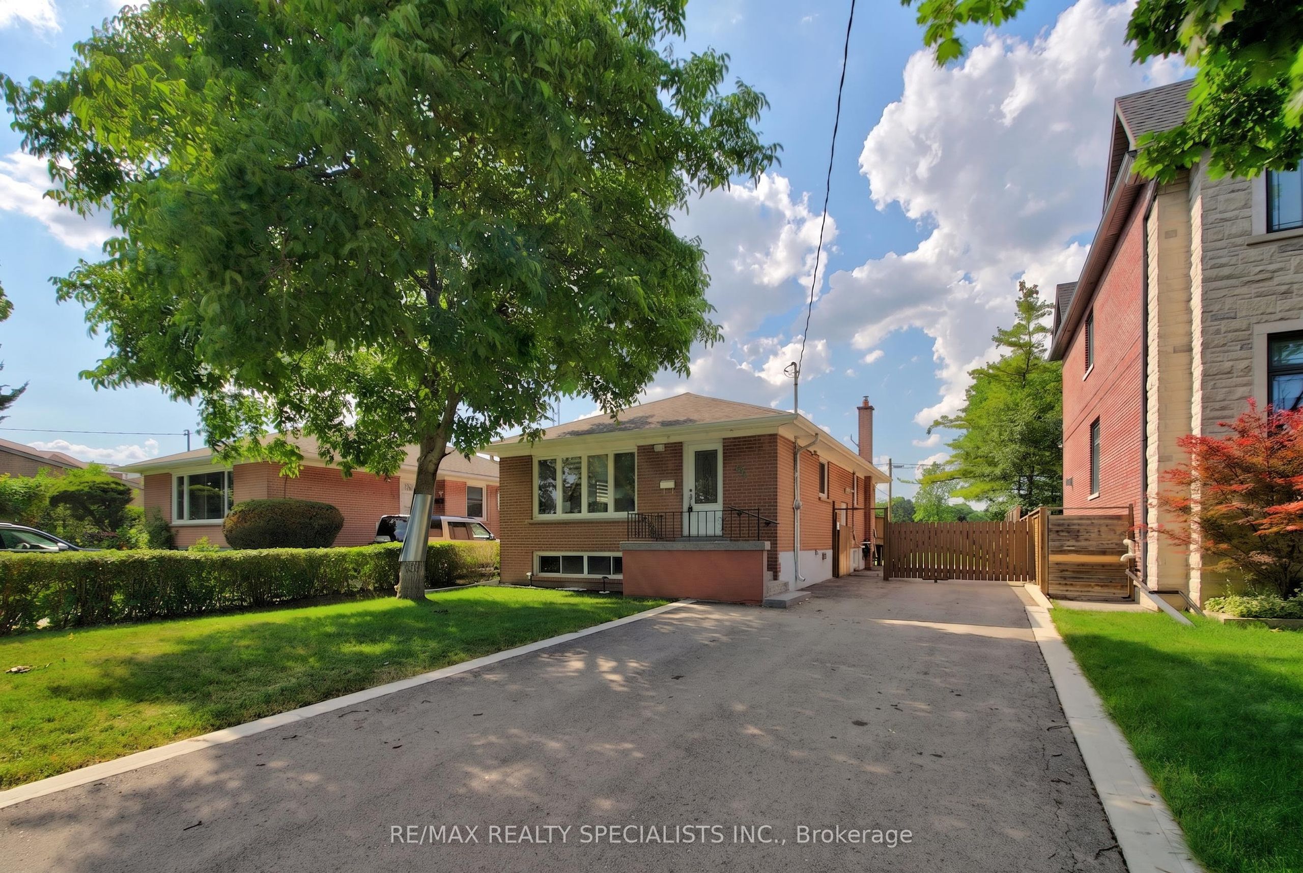 94 Eringate Drive, Toronto, ON M9C 3Z6 photo 2
