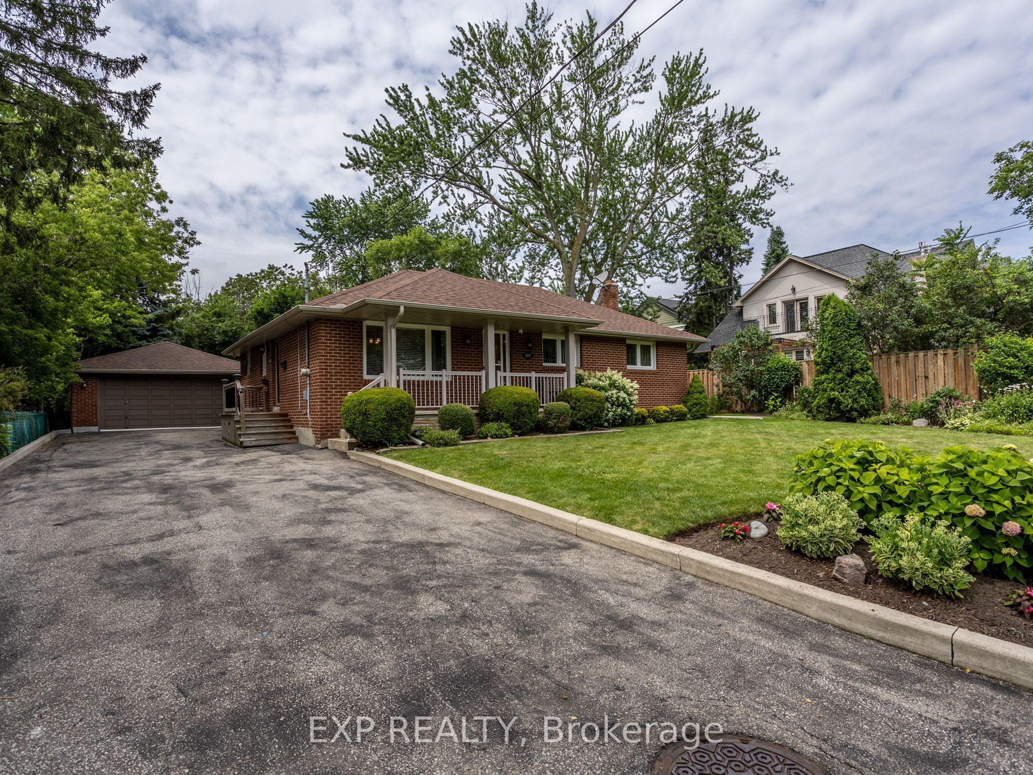 327 Angelene Street, Mississauga, ON L5G 1X5