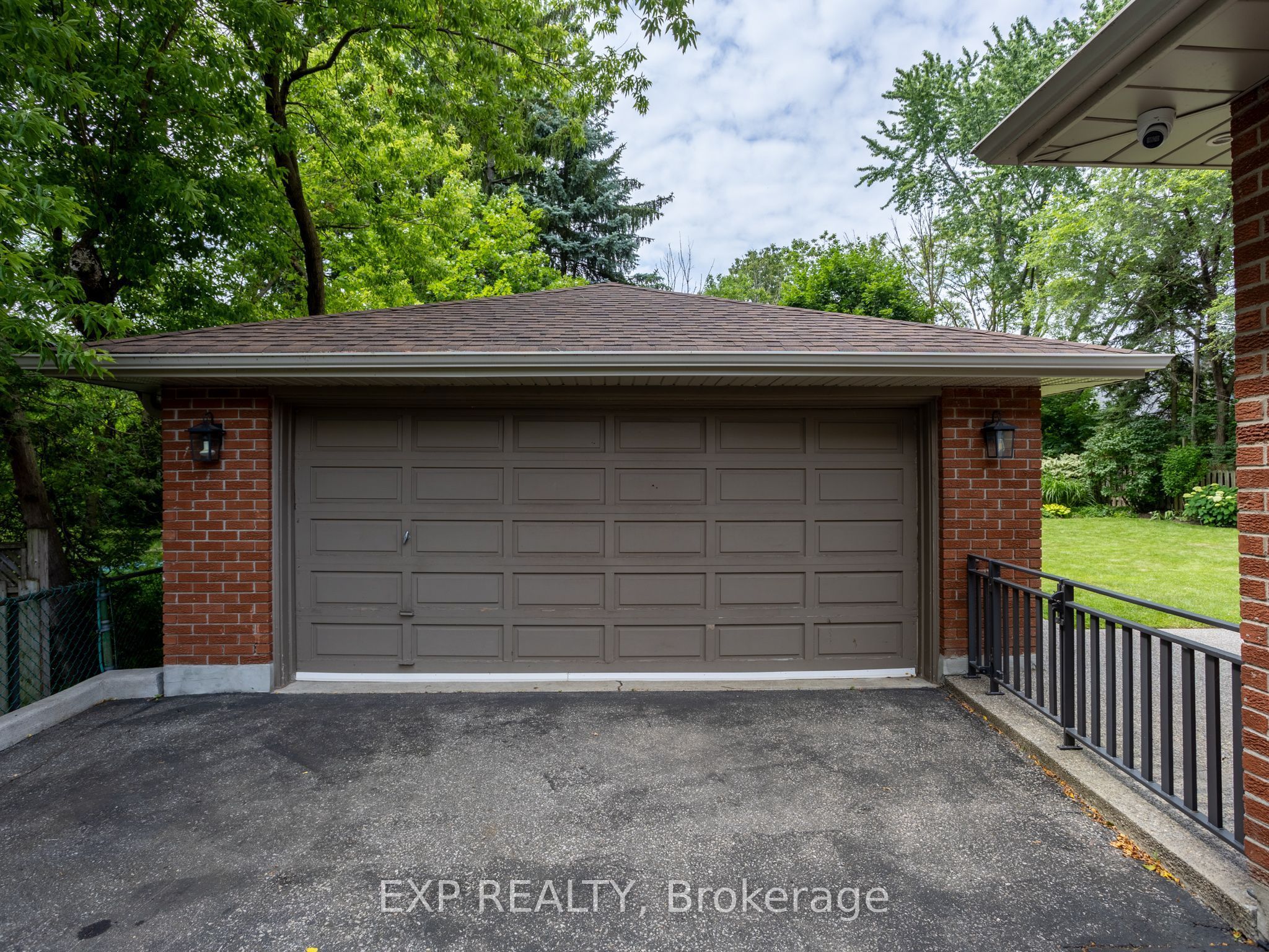 327 Angelene Street, Mississauga, ON L5G 1X5 photo 3