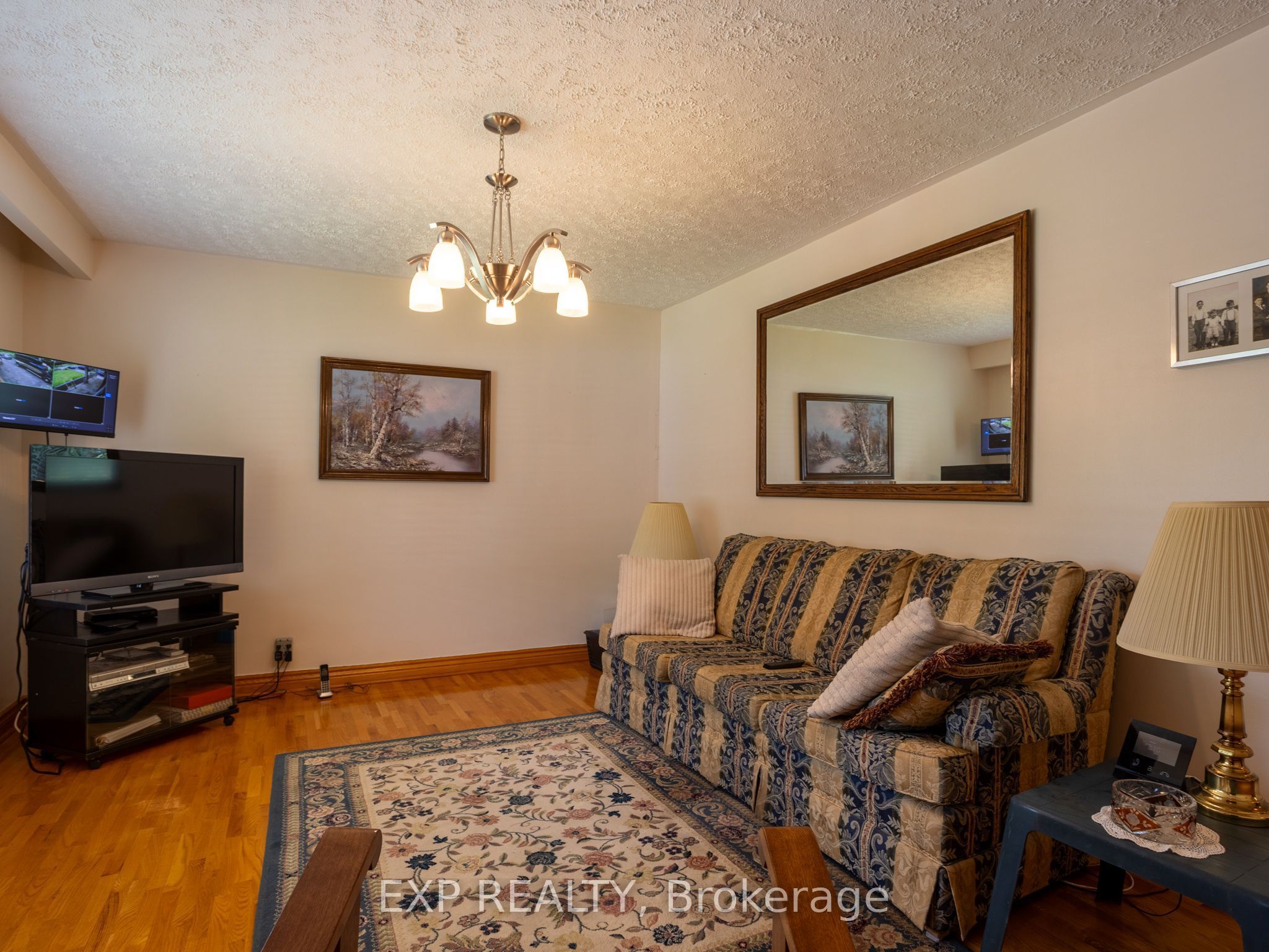 327 Angelene Street, Mississauga, ON L5G 1X5 photo 5