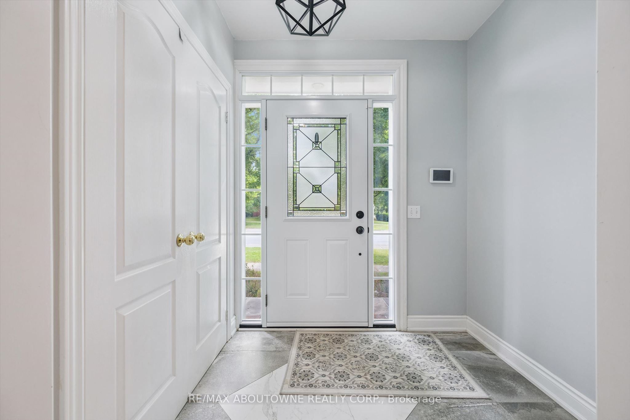 2456 Sixth Line, Oakville, ON L6H 5Z8 photo 3