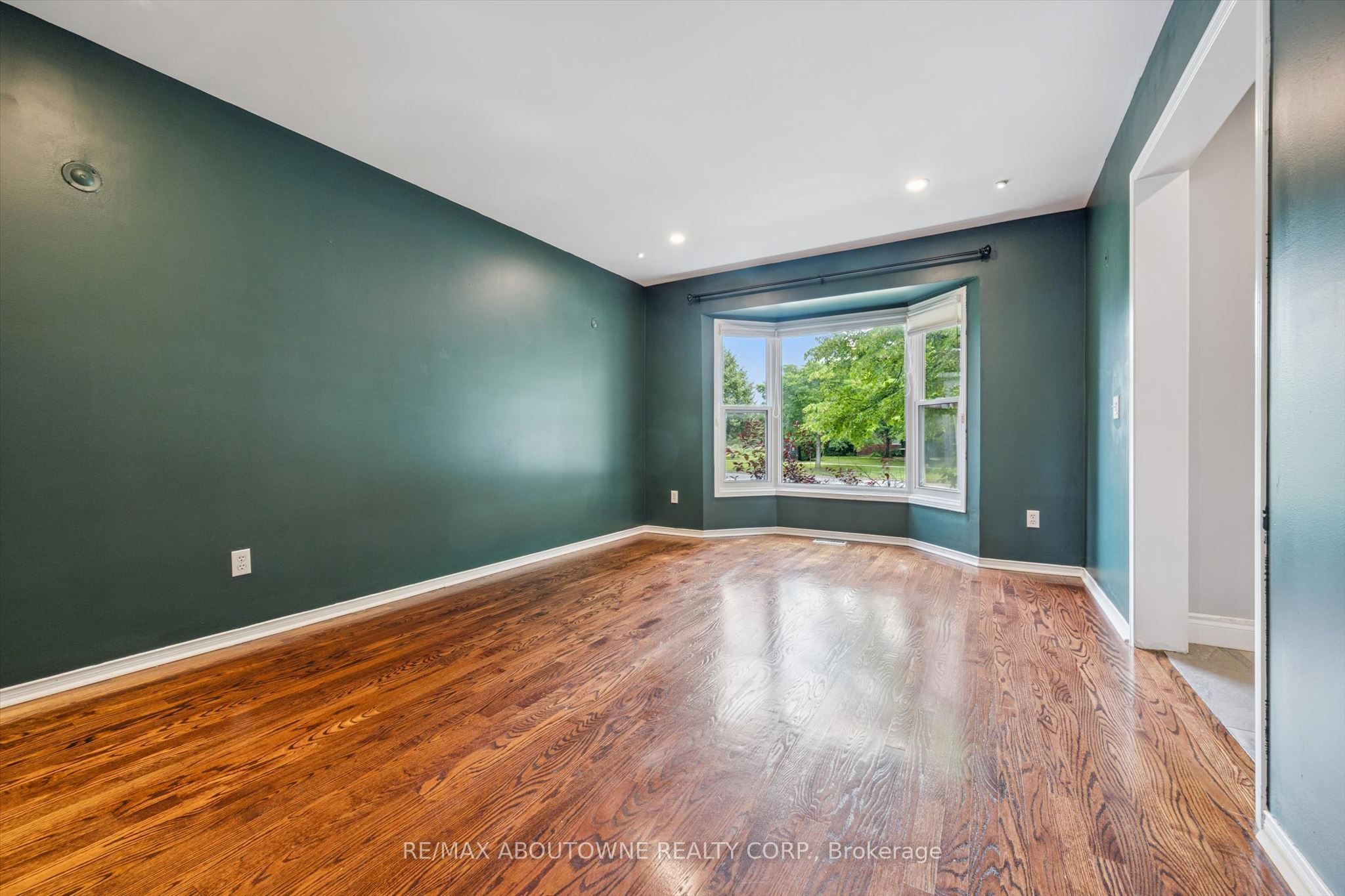 2456 Sixth Line, Oakville, ON L6H 5Z8 photo 4