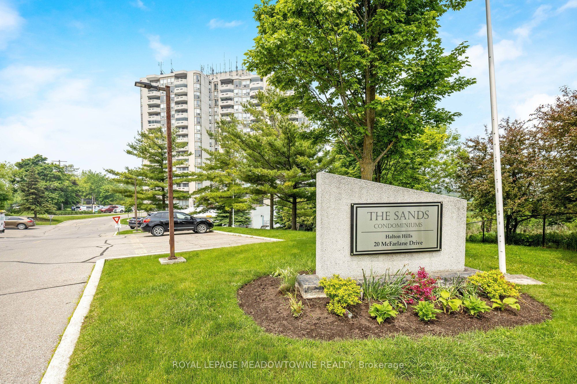 20 Mcfarlane Drive 808, Halton Hills, ON L7G 5J8 photo 2