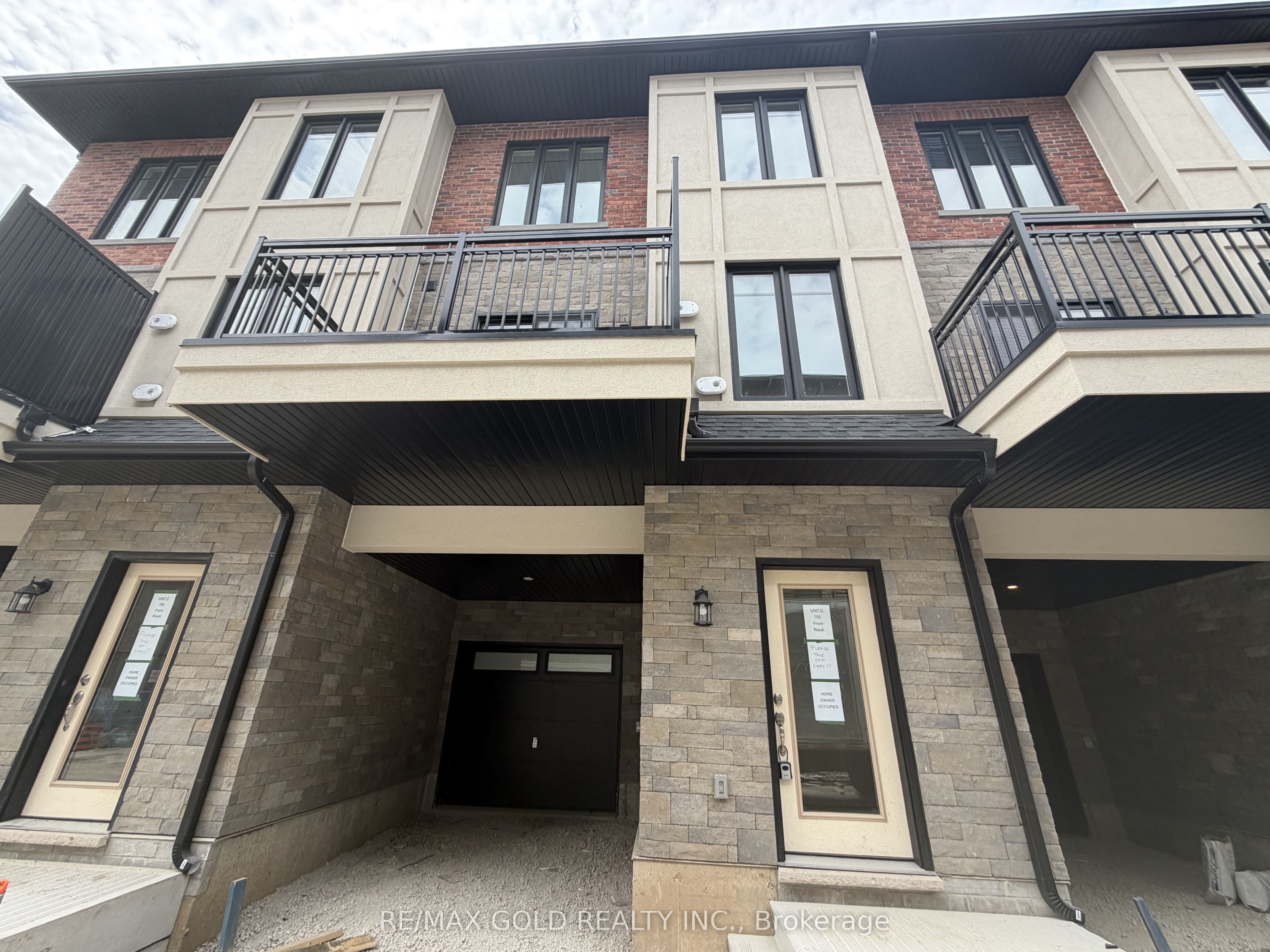 702 Front Royal Street, Mississauga, ON L4Y 0C8