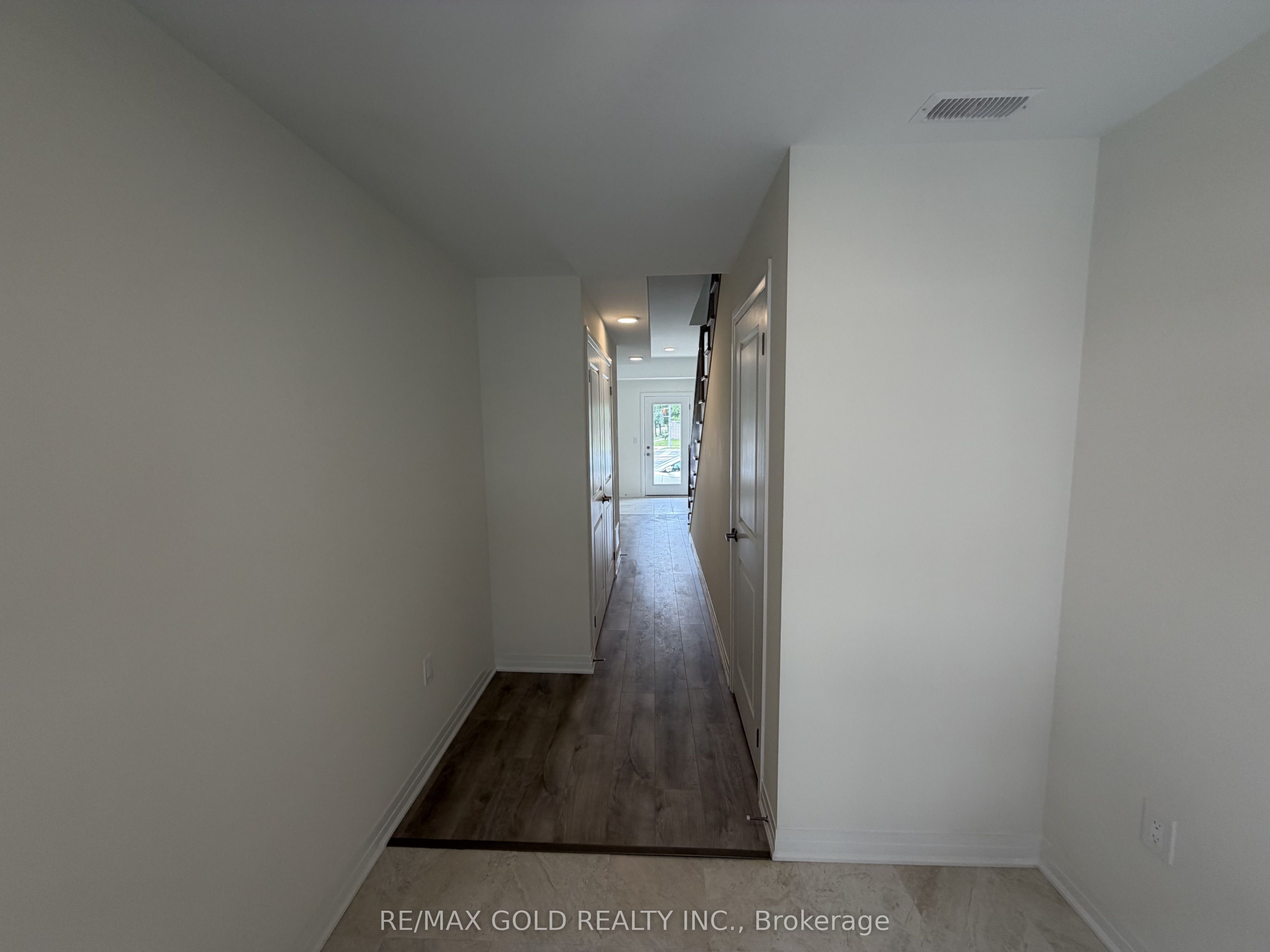 702 Front Royal Street, Mississauga, ON L4Y 0C8 photo 4