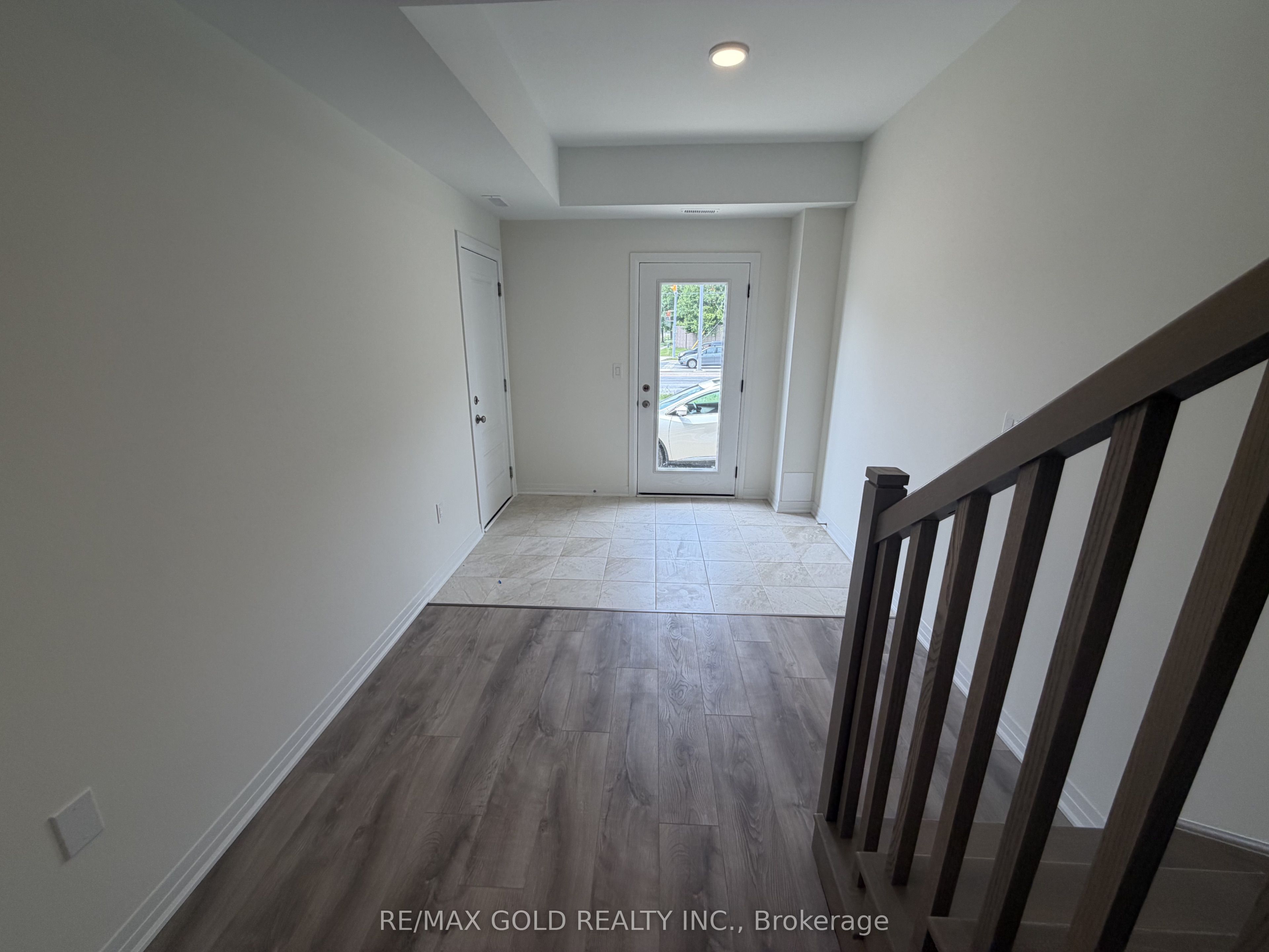 702 Front Royal Street, Mississauga, ON L4Y 0C8 photo 5
