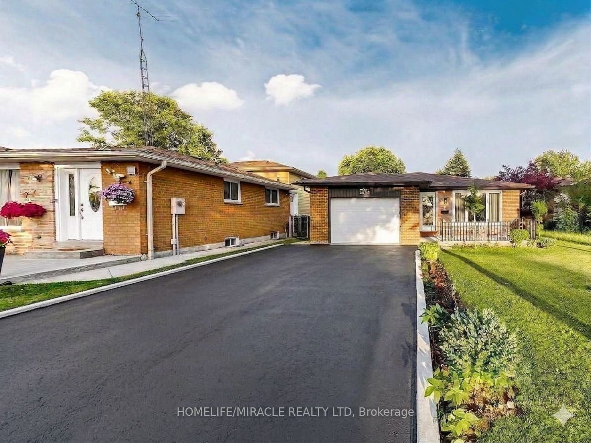 3694 Brandon Gate Drive, Mississauga, ON L4T 3M8 photo 2