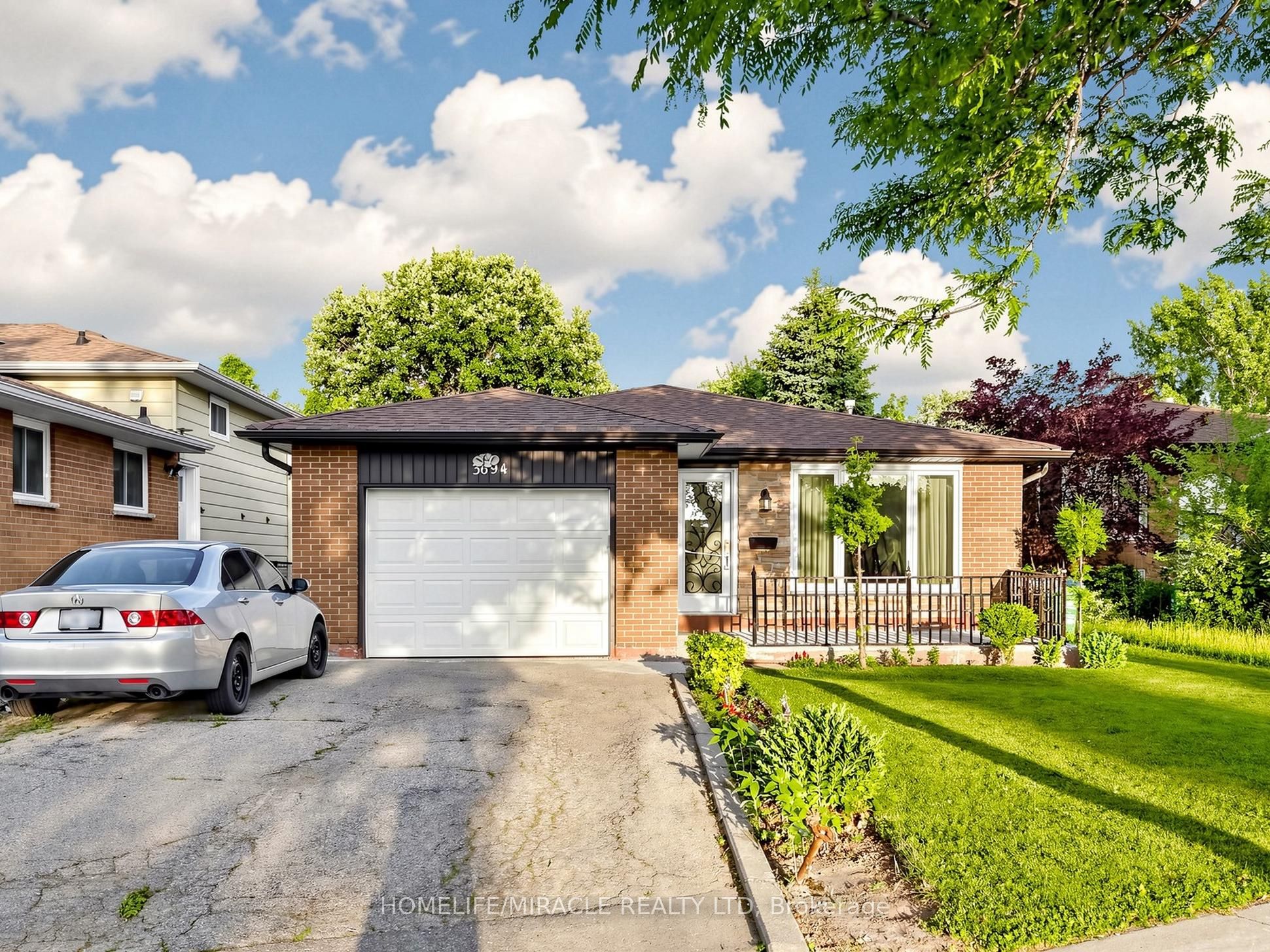 3694 Brandon Gate Drive, Mississauga, ON L4T 3M8 photo 3