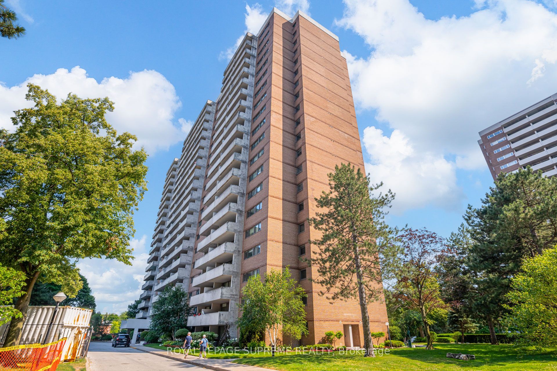 250 Scarlett Road 305, Toronto, ON M6N 4X5