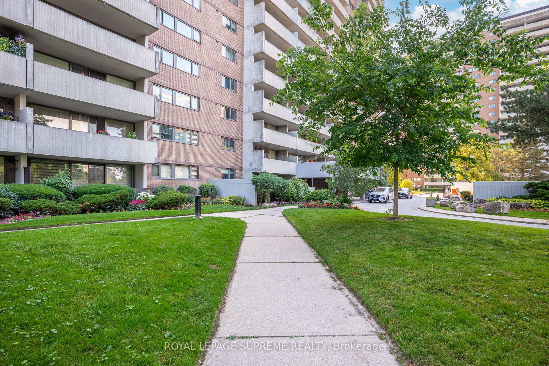 250 Scarlett Road 305, Toronto, ON M6N 4X5 photo 3