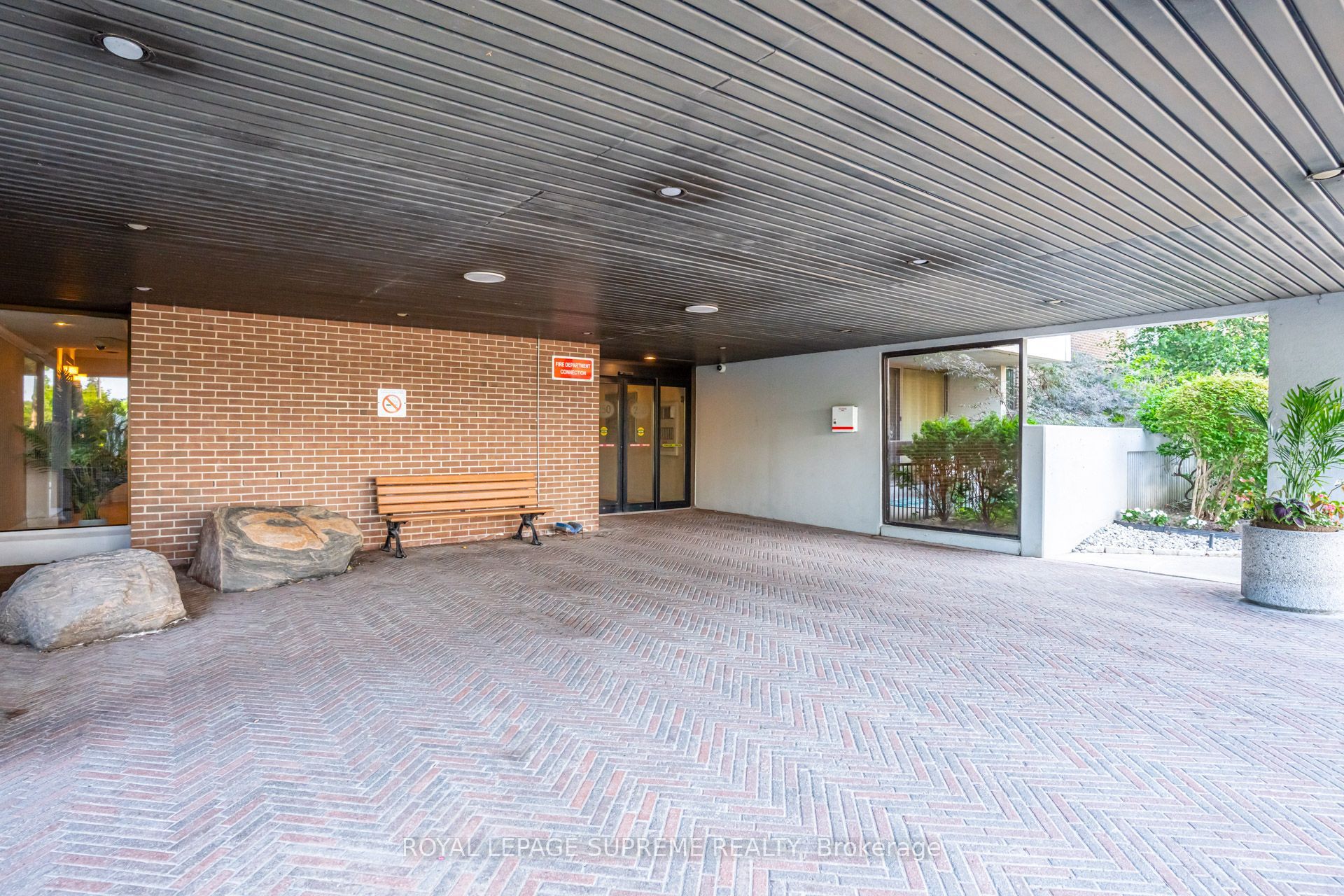 250 Scarlett Road 305, Toronto, ON M6N 4X5 photo 4