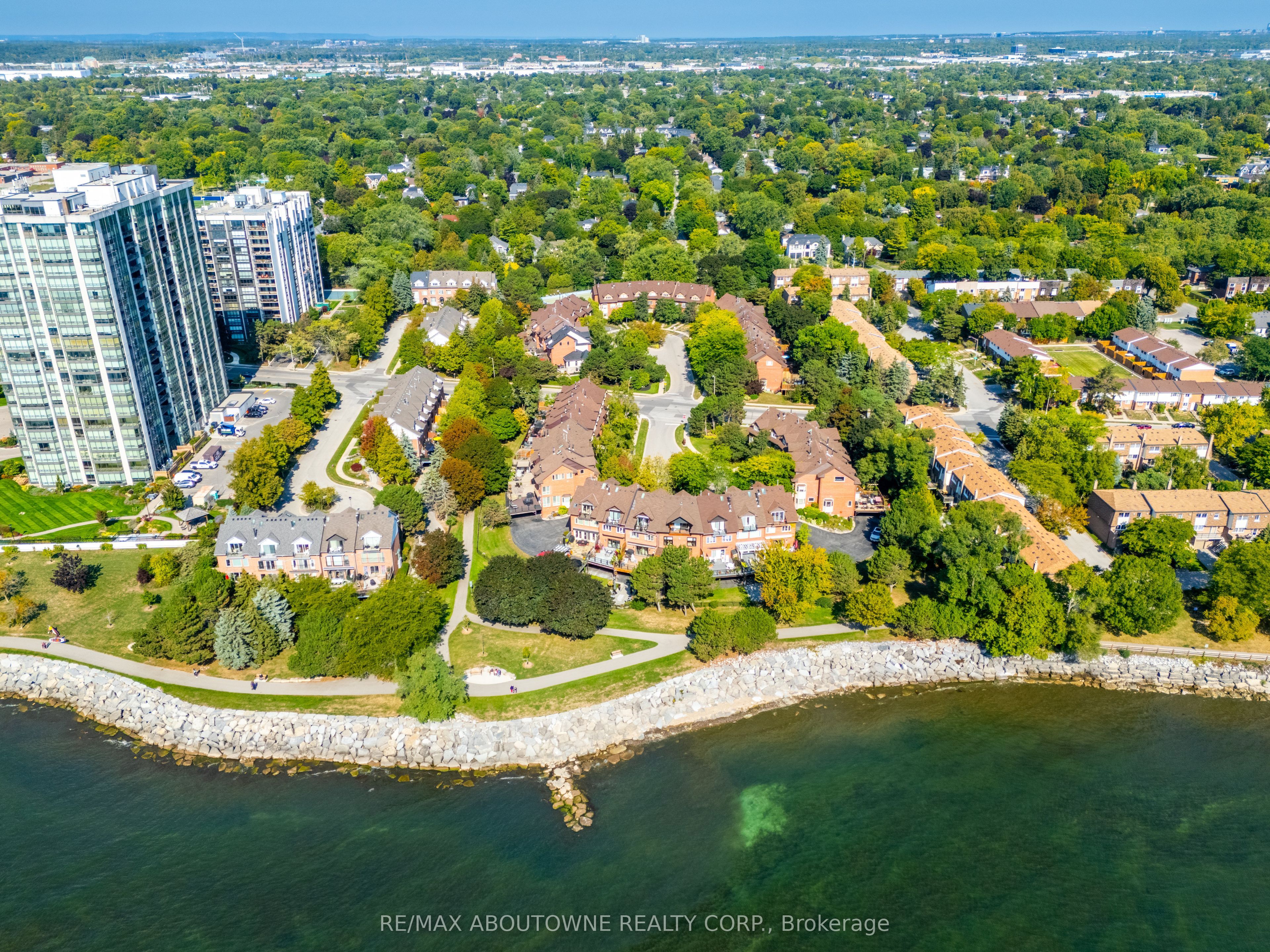 63 Tradewind Drive, Oakville, ON L6L 6K8 photo 2