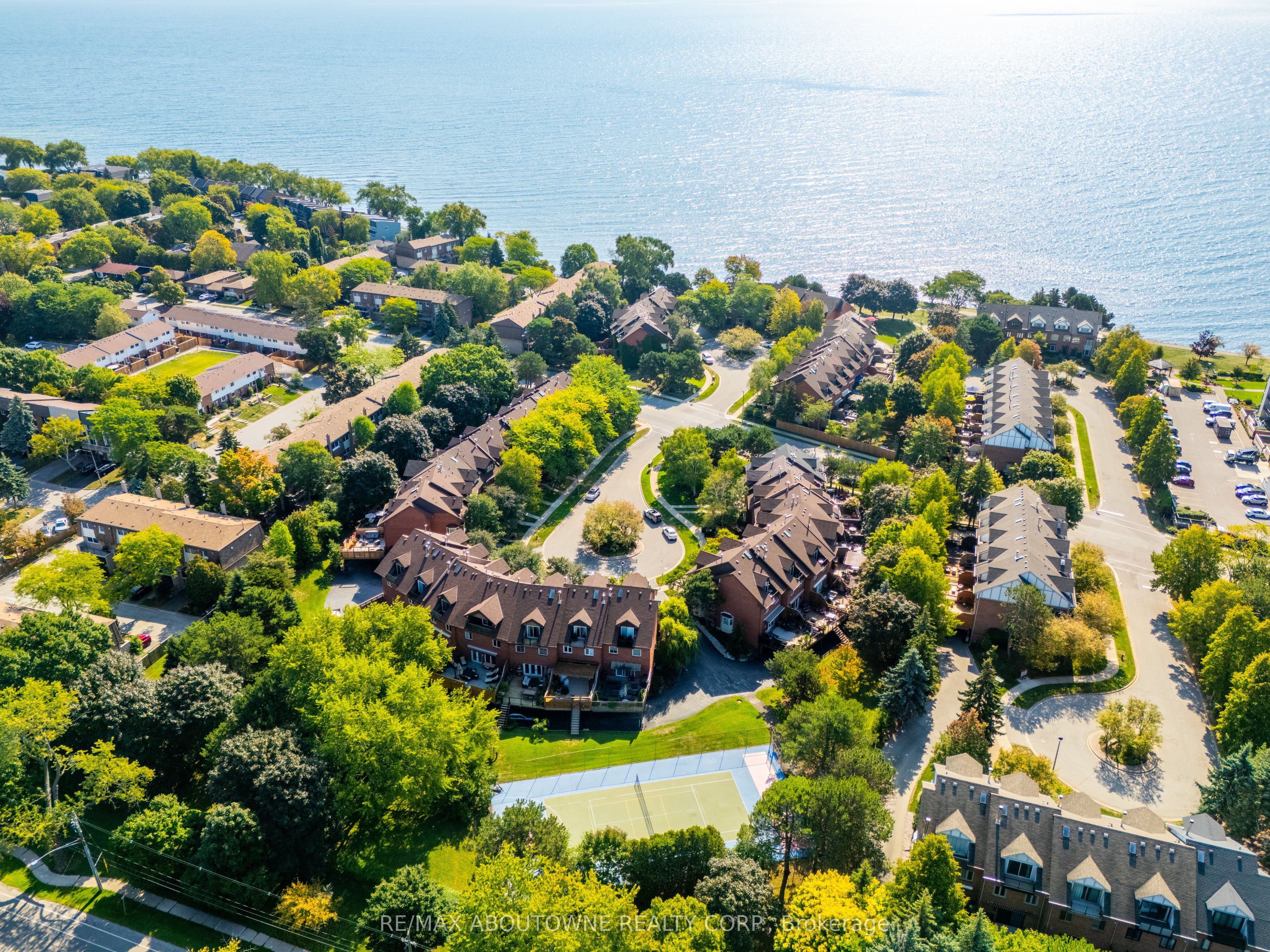 63 Tradewind Drive, Oakville, ON L6L 6K8 photo 3