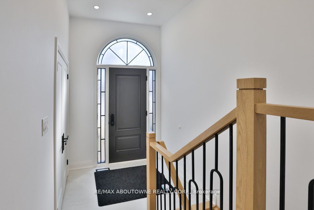 63 Tradewind Drive, Oakville, ON L6L 6K8 photo 5