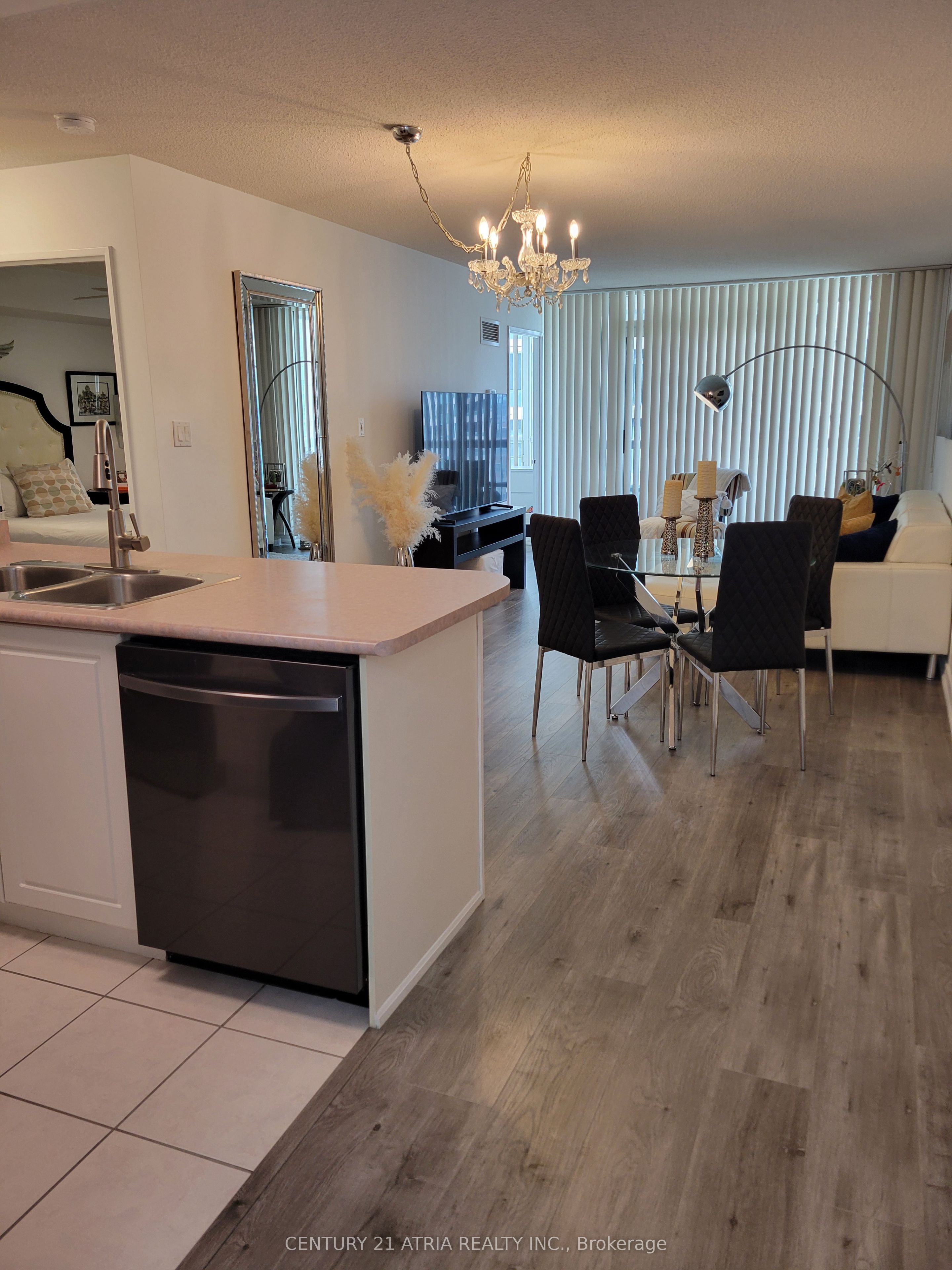 156 Enfield Place 1801, Mississauga, ON L5B 4L8 photo 5