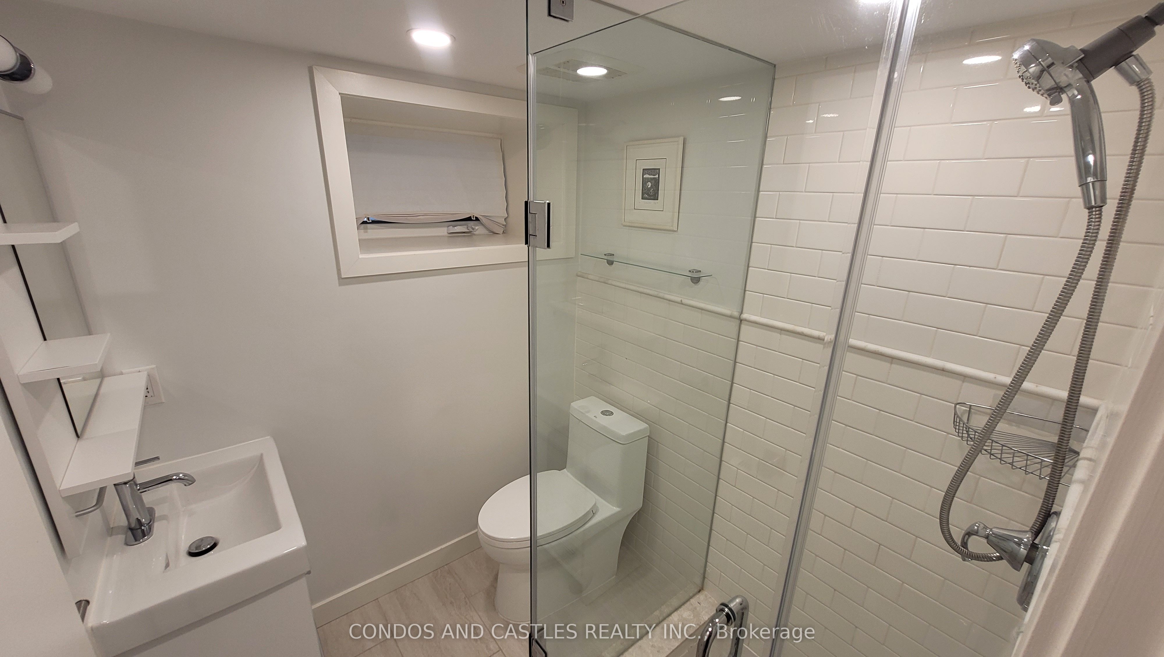 203 Fern Avenue Lower, Toronto, ON M6R 1K5 photo 3