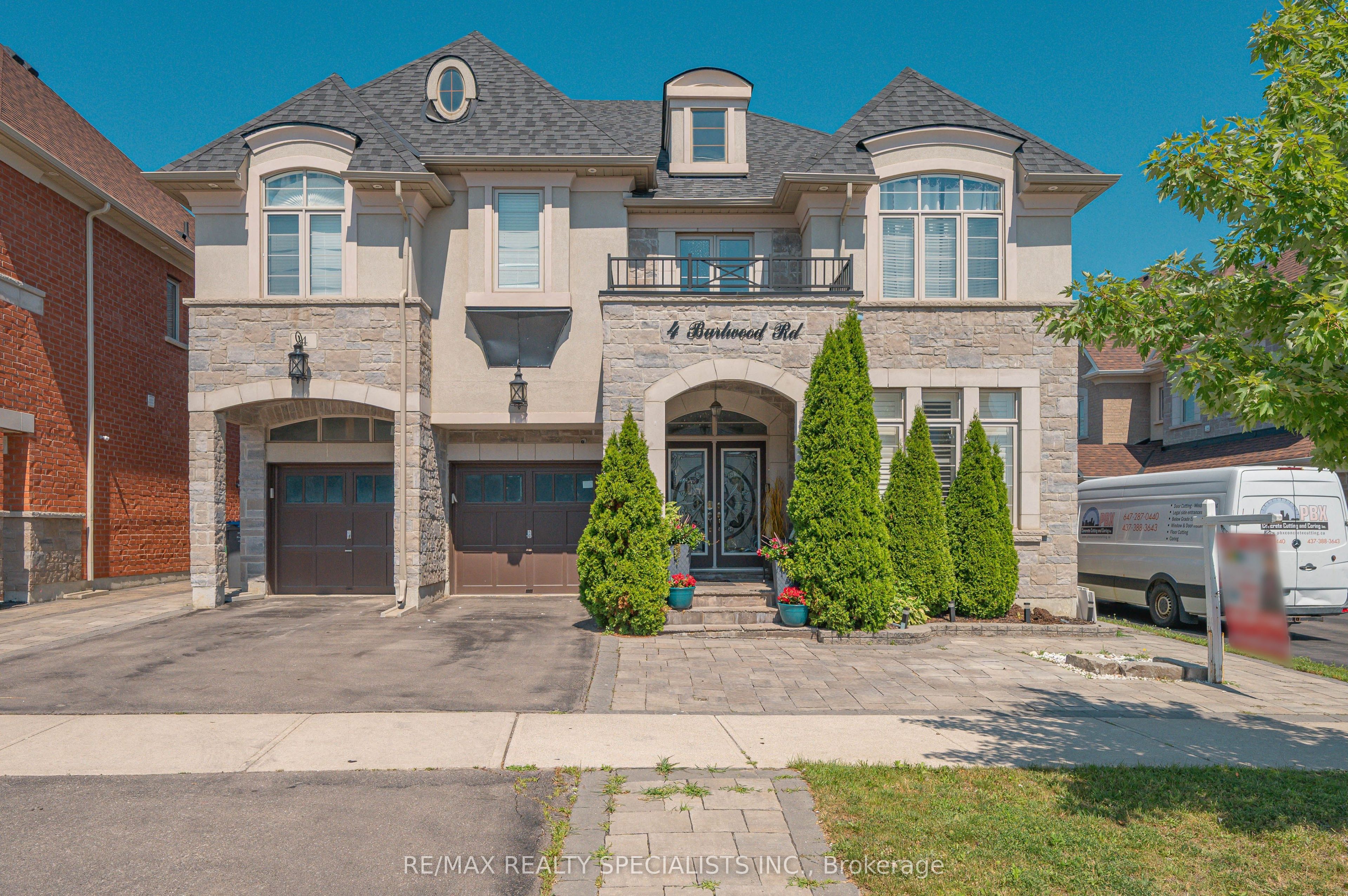 4 Burlwood Road, Brampton, ON L6P 4E9