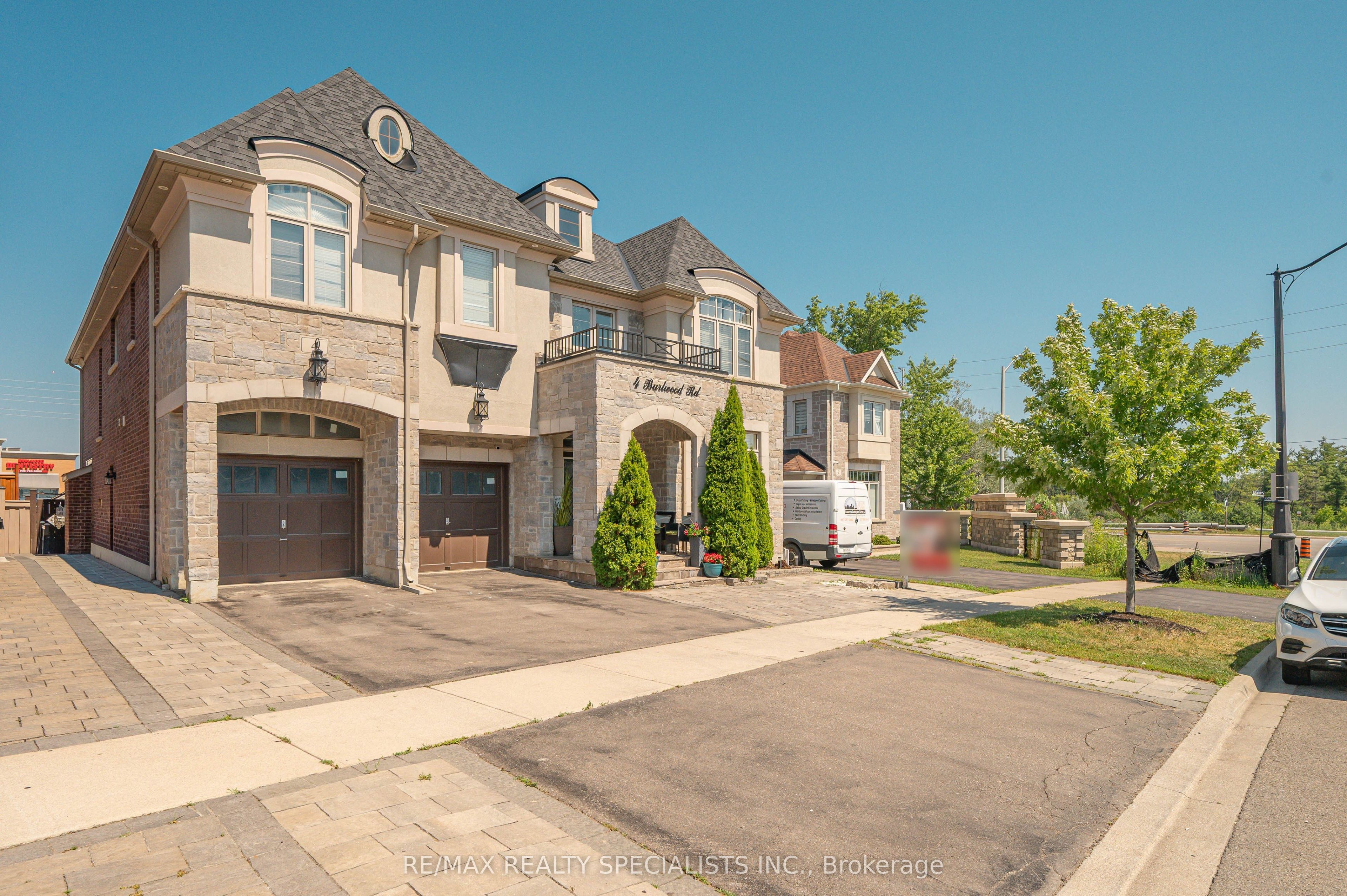 4 Burlwood Road, Brampton, ON L6P 4E9 photo 2