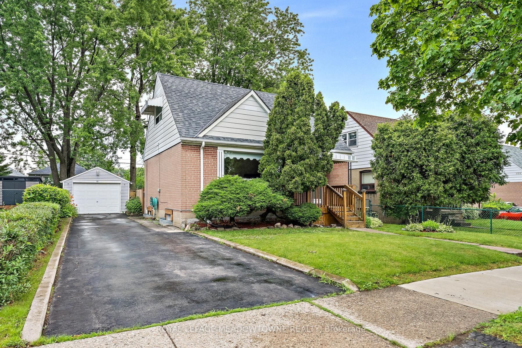 27 Hatfield Crescent, Toronto, ON M9W 3R7 photo 2
