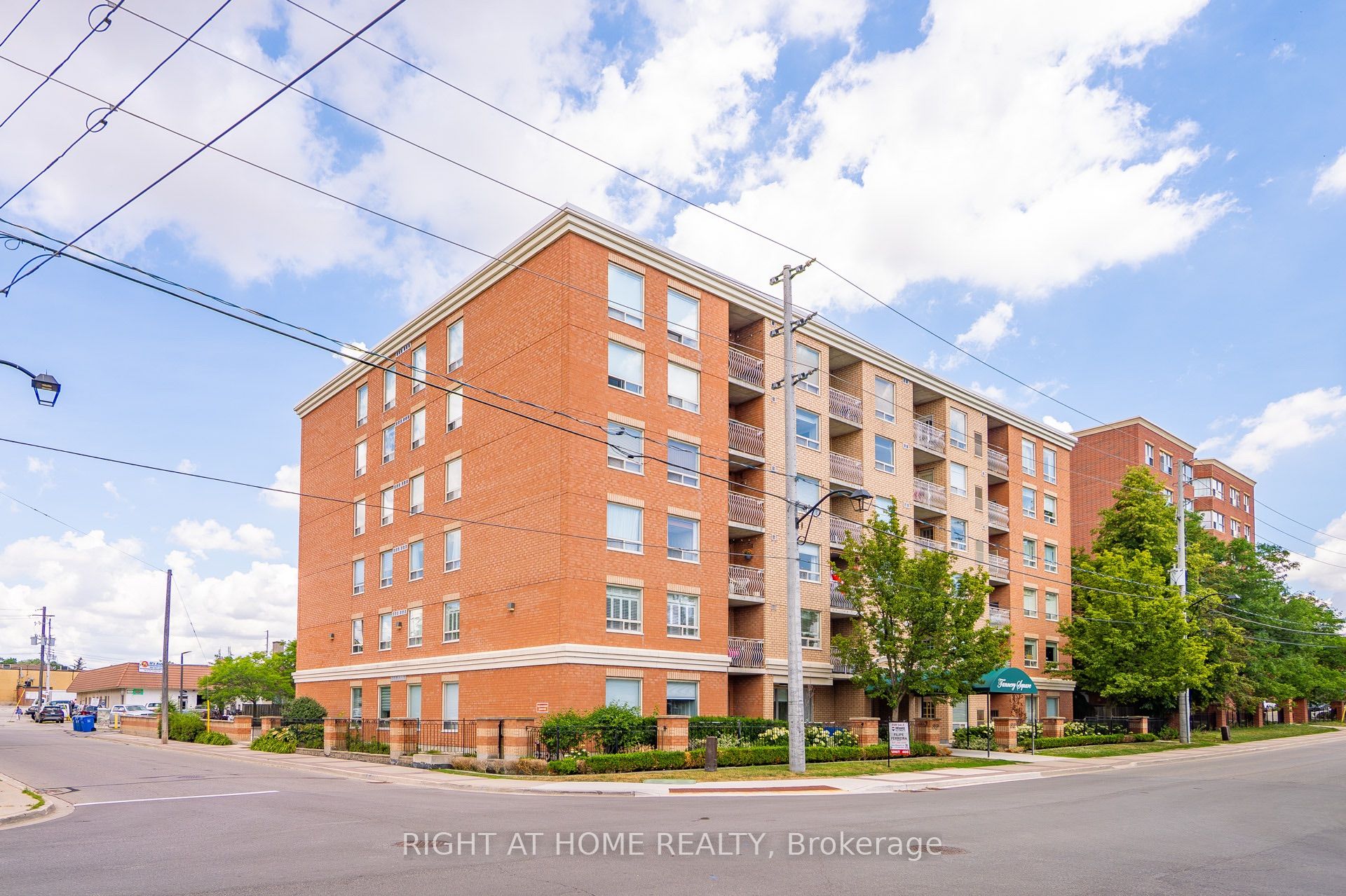 32 Tannery Street 607, Mississauga, ON L5M 6T6