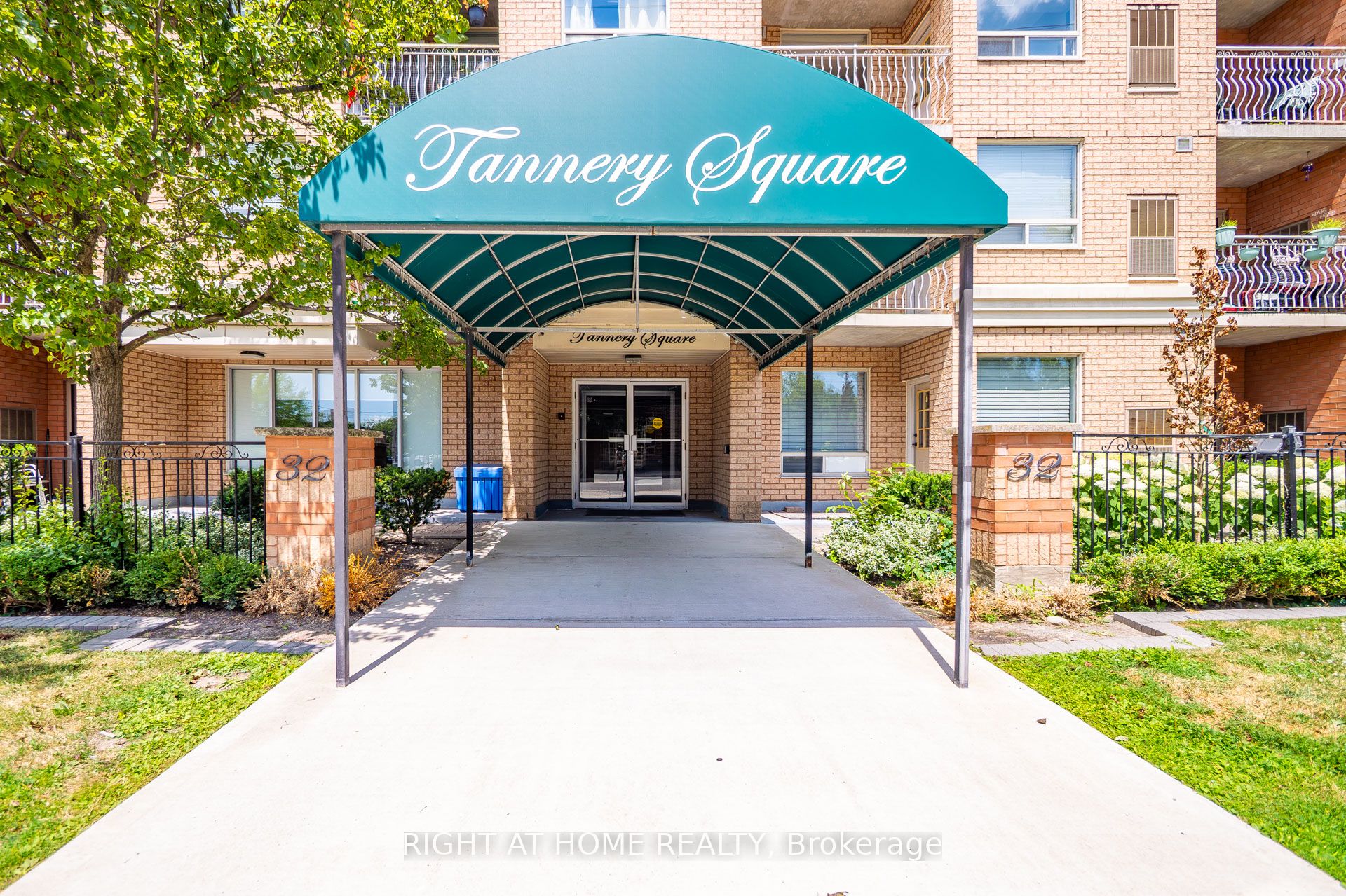 32 Tannery Street 607, Mississauga, ON L5M 6T6 photo 2