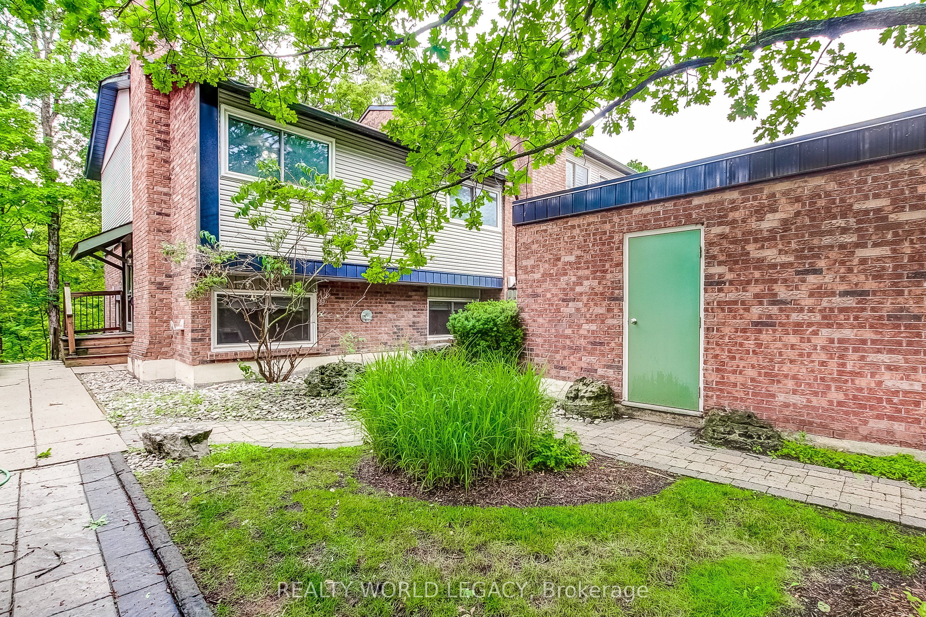 1580 Kerns Road 1, Burlington, ON L7P 3A7