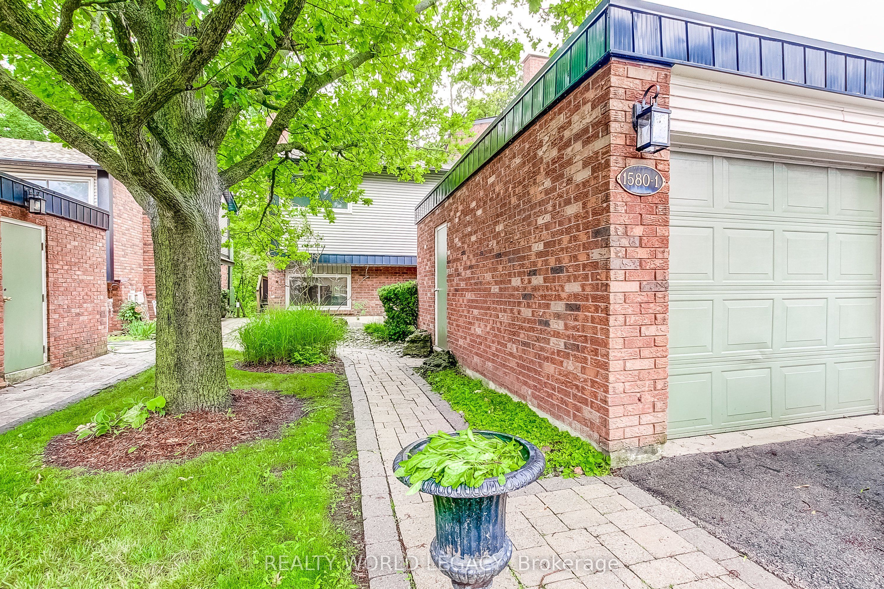 1580 Kerns Road 1, Burlington, ON L7P 3A7 photo 2