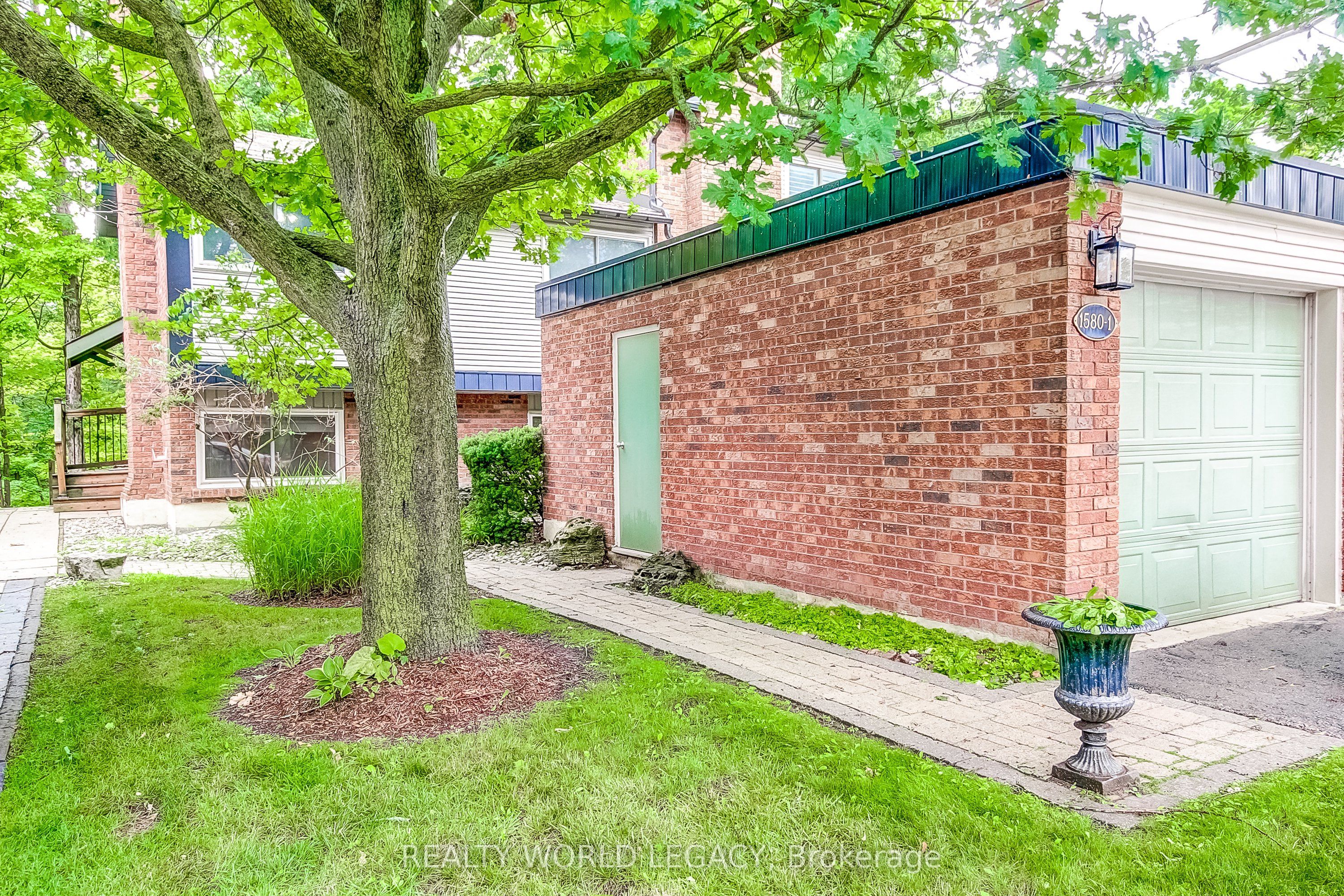 1580 Kerns Road 1, Burlington, ON L7P 3A7 photo 3