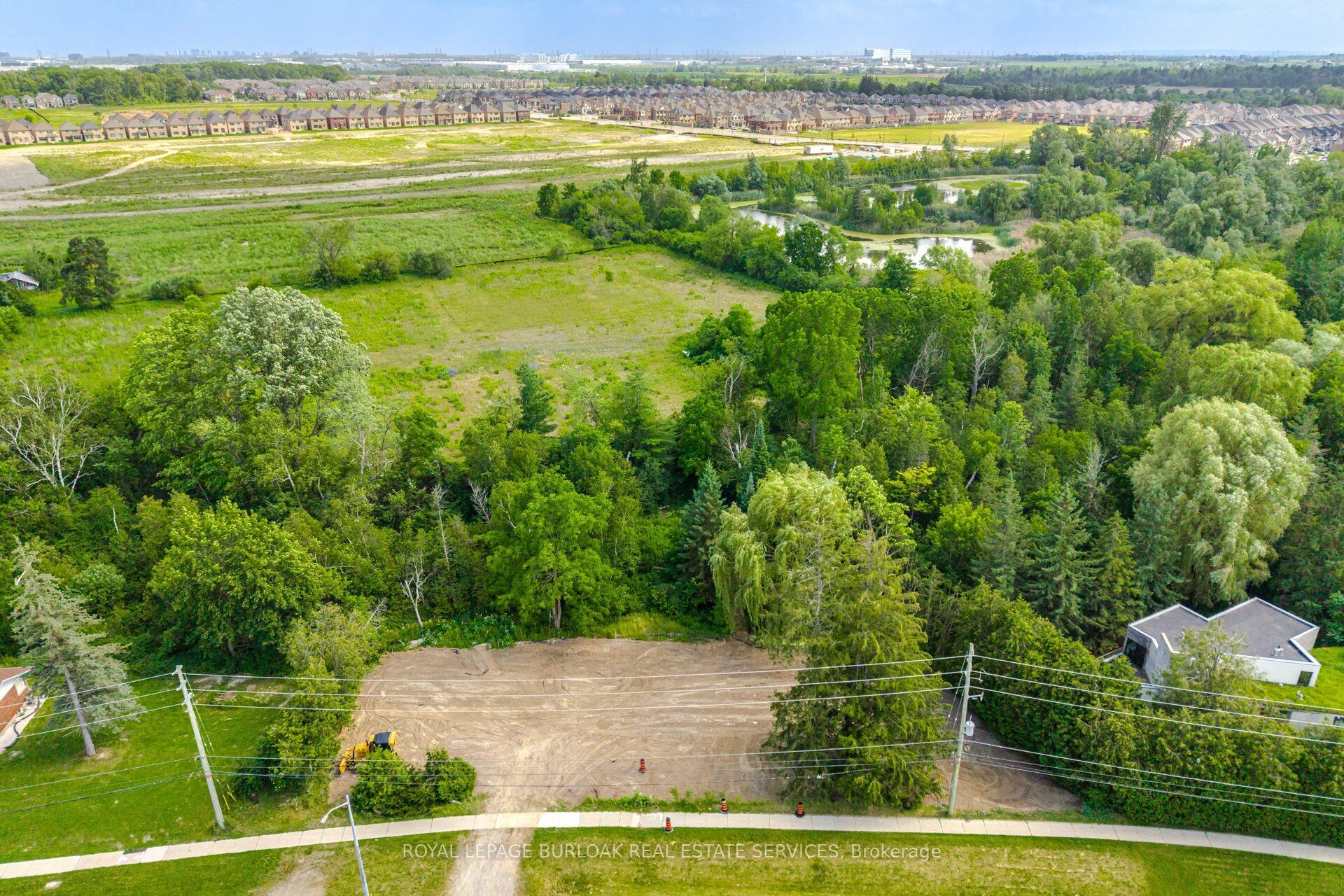 2207 Embleton Road, Brampton, ON L6Y 0G2 photo 2