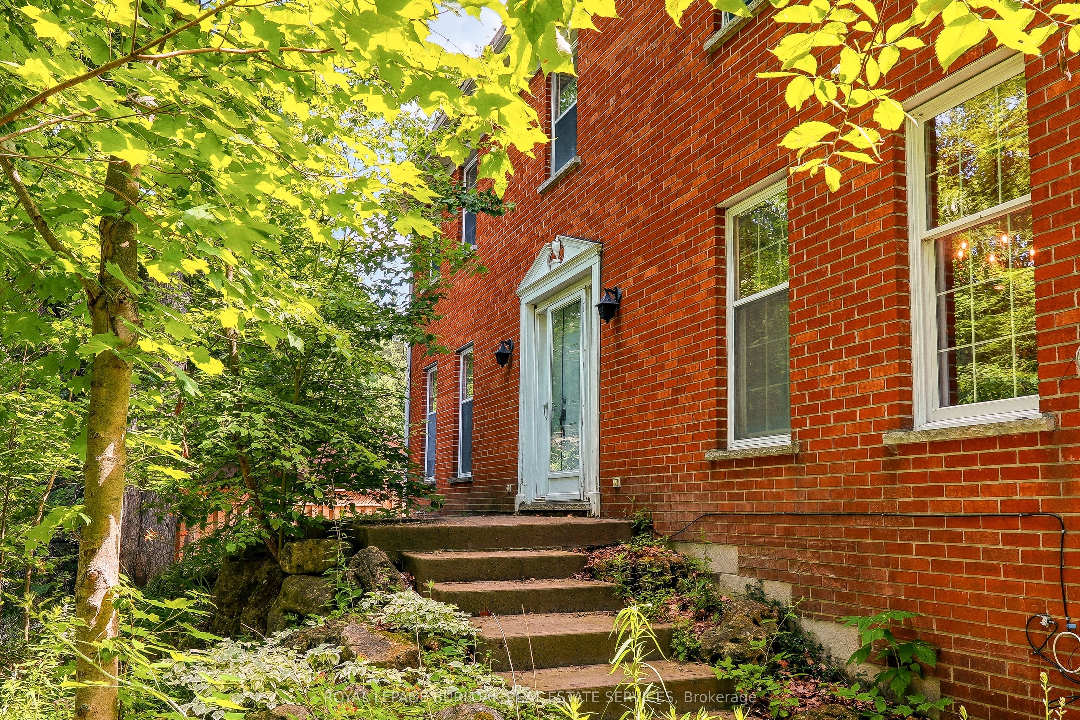2150 East Street, Burlington, ON L7P 0M3