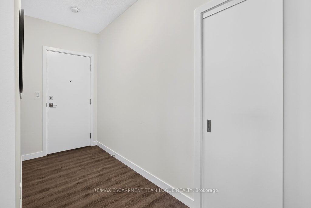2081 Fairview Street 707, Burlington, ON L7R 0E4 photo 3