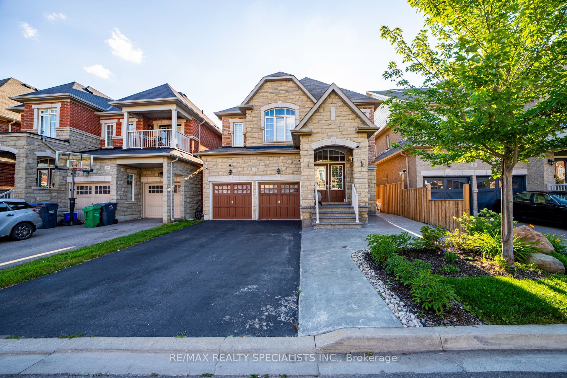 17 Tysonville Circle, Brampton, ON L7A 4A6 photo 2