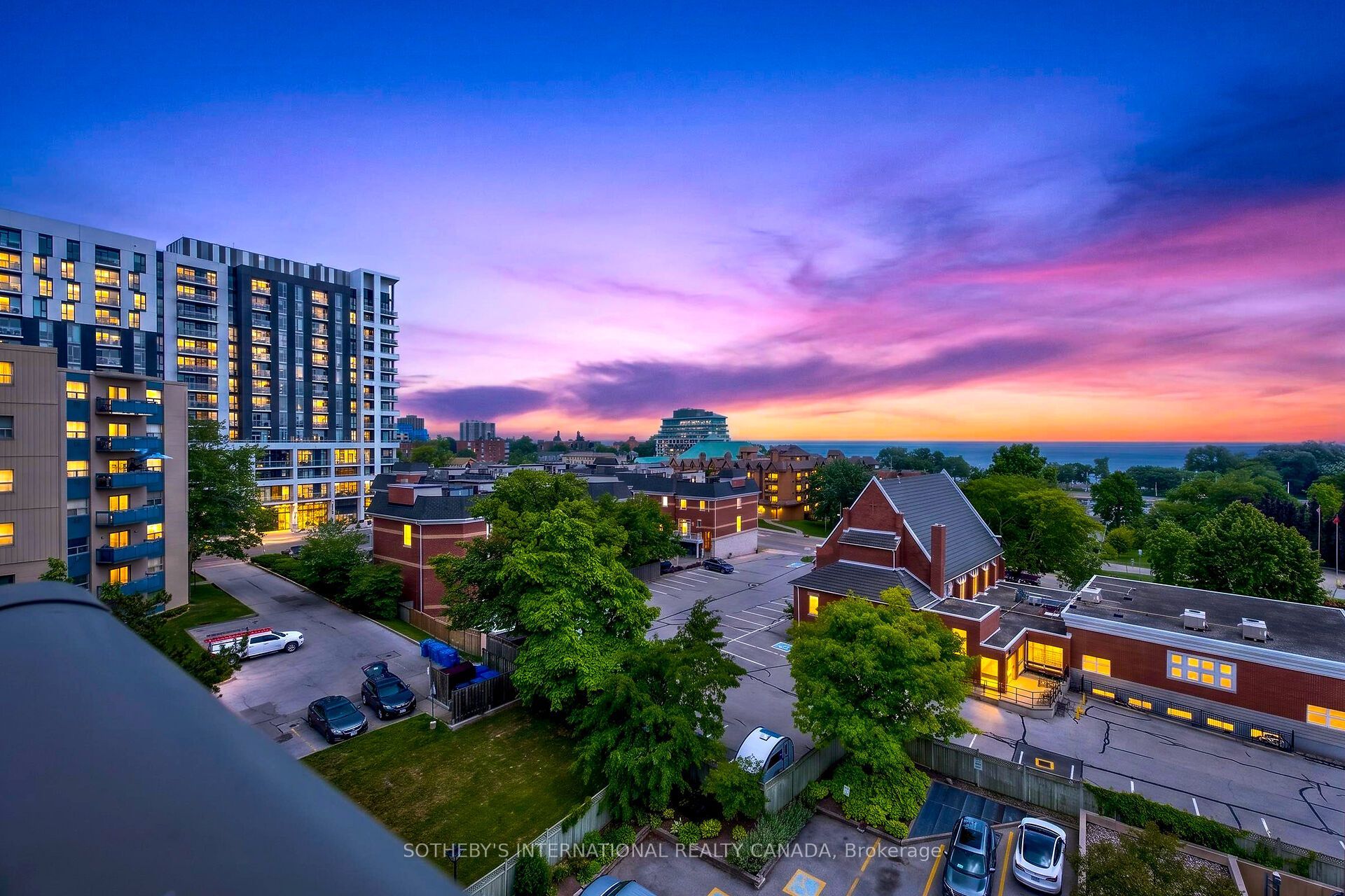 2511 Lakeshore Road W 705, Oakville, ON L6L 6L9 photo 2