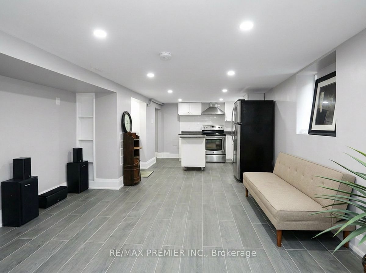 37 Silvercrest Avenue Lower, Toronto, ON M8W 2S3 photo 2