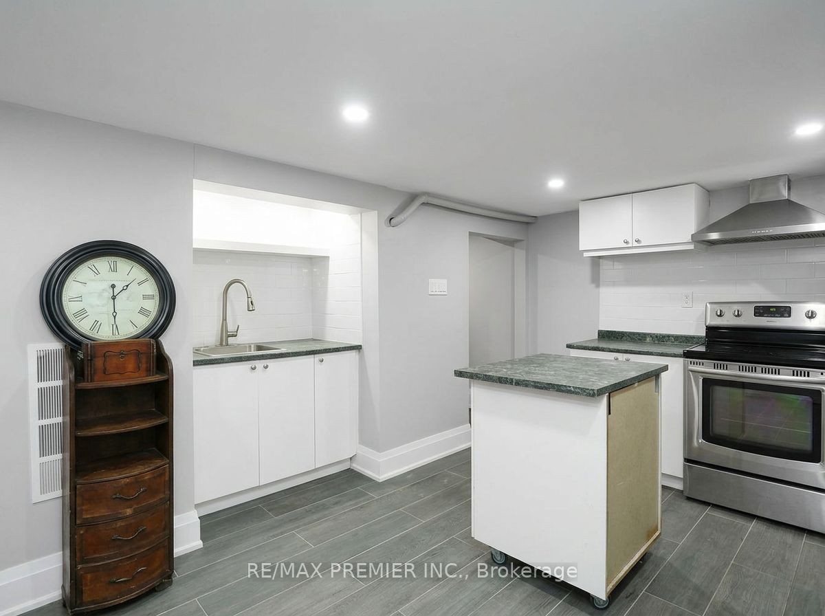 37 Silvercrest Avenue Lower, Toronto, ON M8W 2S3 photo 4