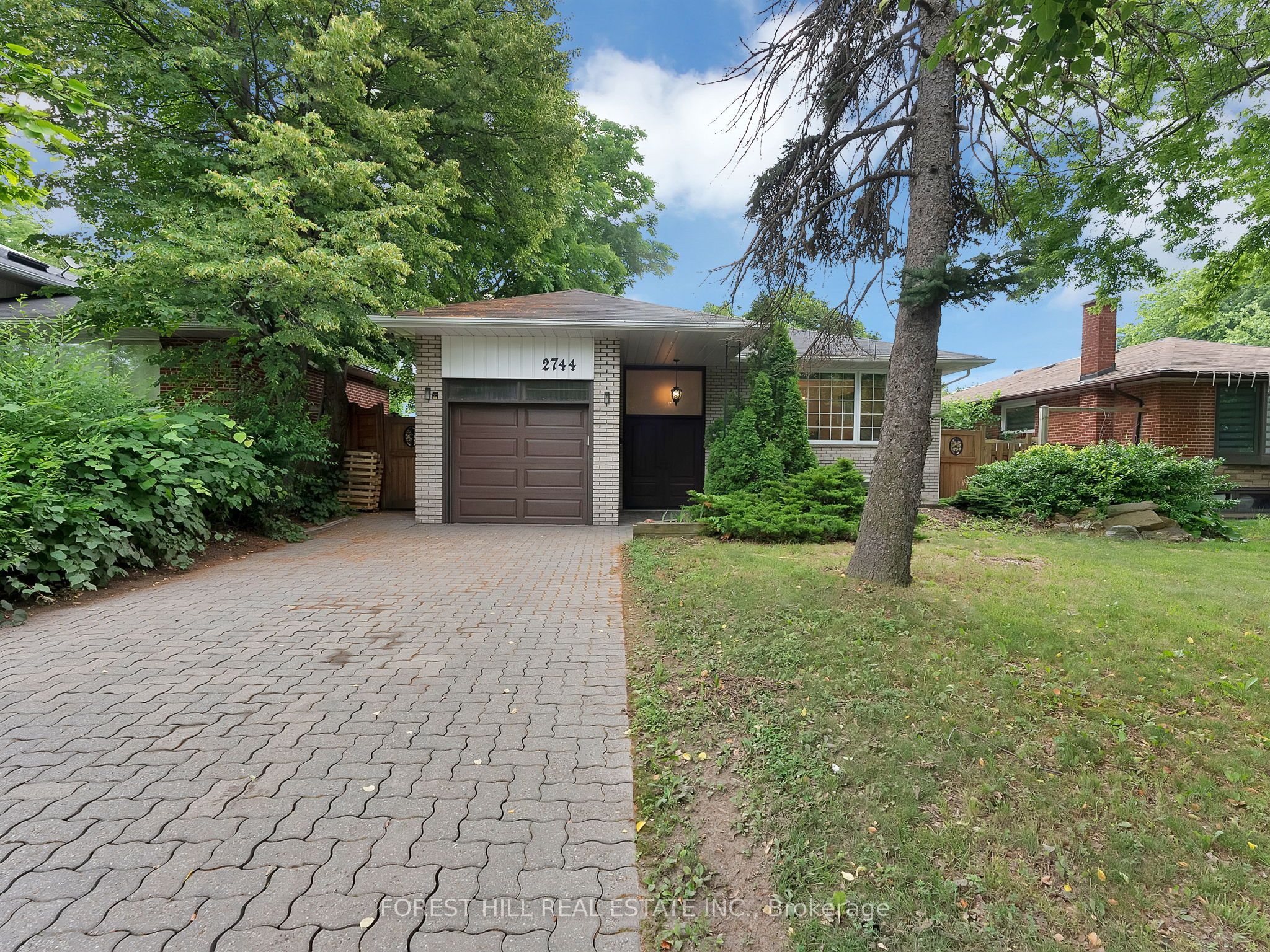 2744 Truscott Drive, Mississauga, ON L5J 2B7