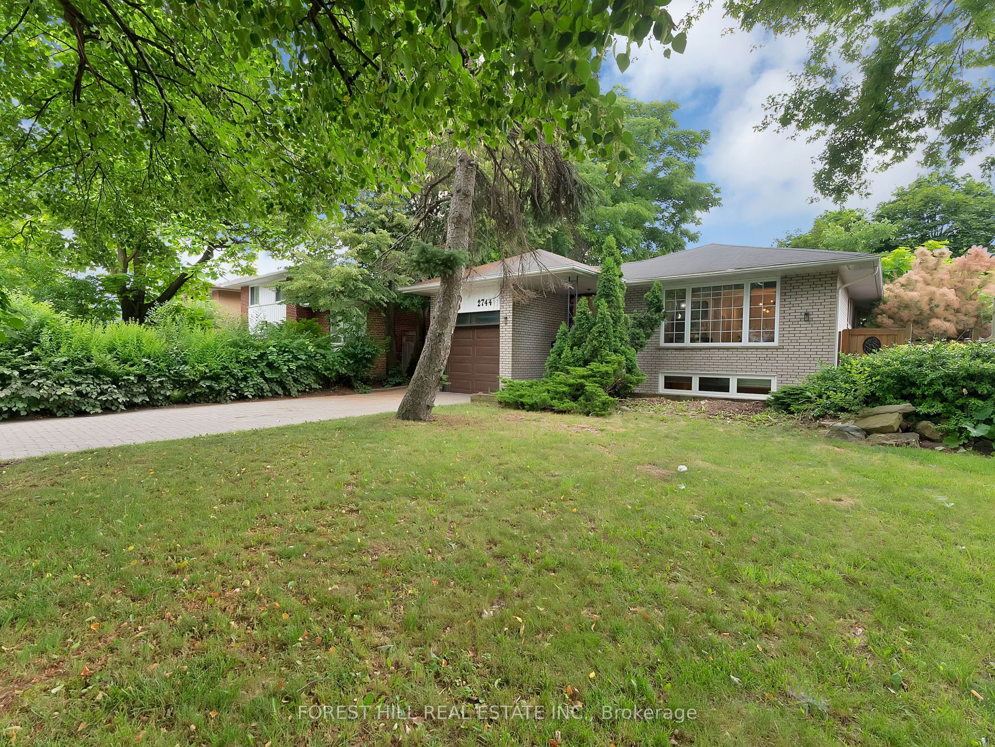2744 Truscott Drive, Mississauga, ON L5J 2B7 photo 2