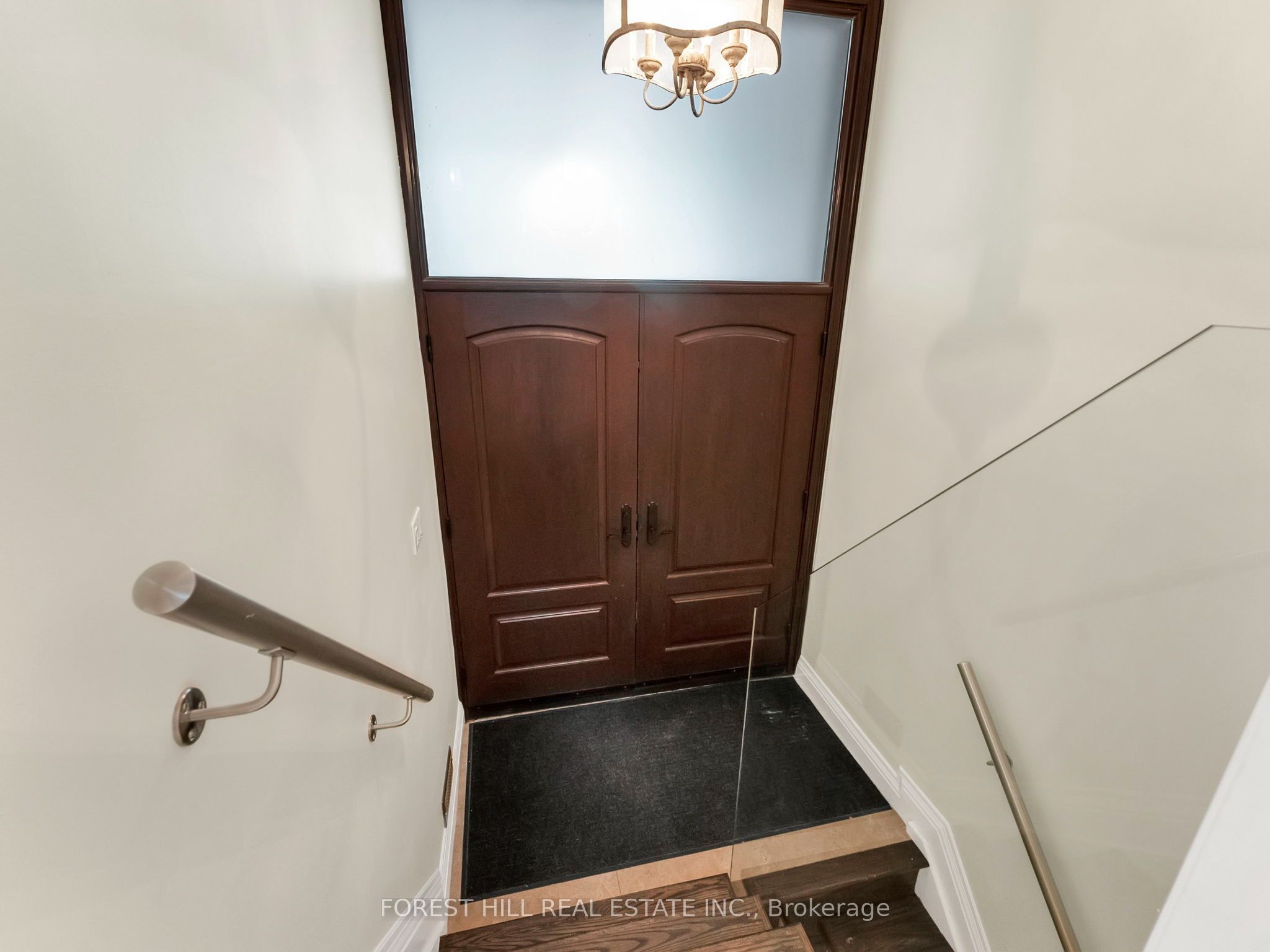 2744 Truscott Drive, Mississauga, ON L5J 2B7 photo 4
